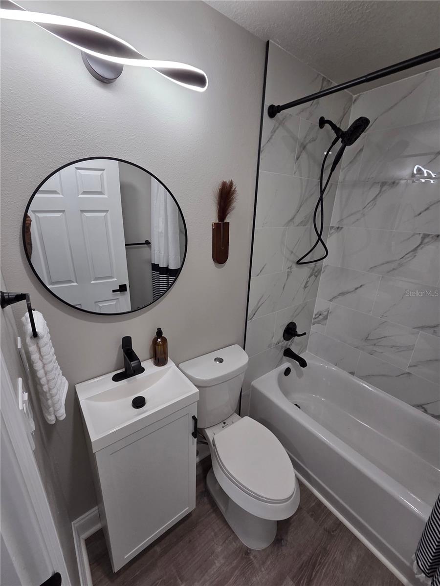 Image 37 of 64 For 1106 Valencia Road