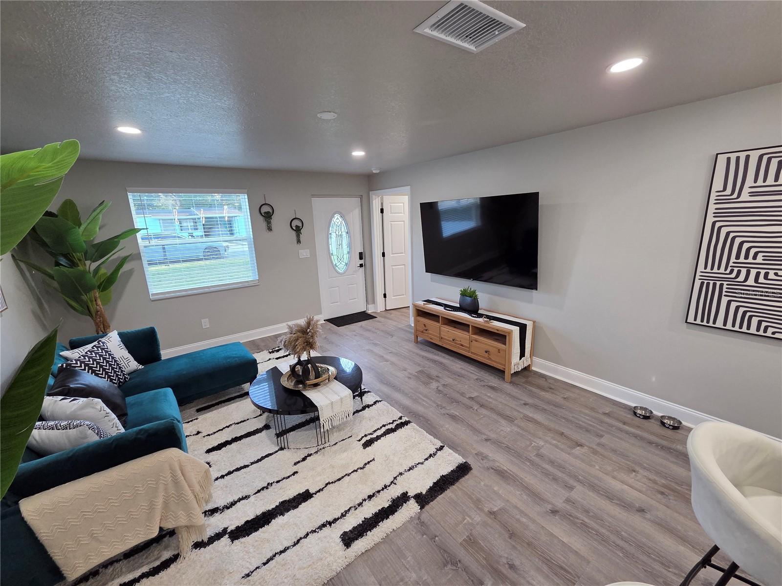 Image 41 of 64 For 1106 Valencia Road