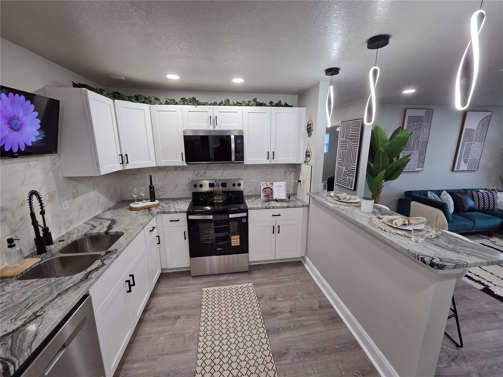 Image 9 of 64 For 1106 Valencia Road