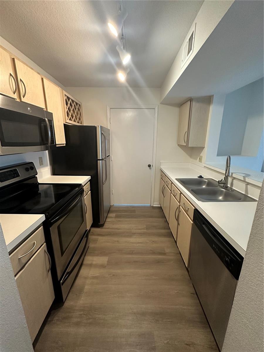 Image 2 of 15 For 7250 Westpointe Boulevard 1028