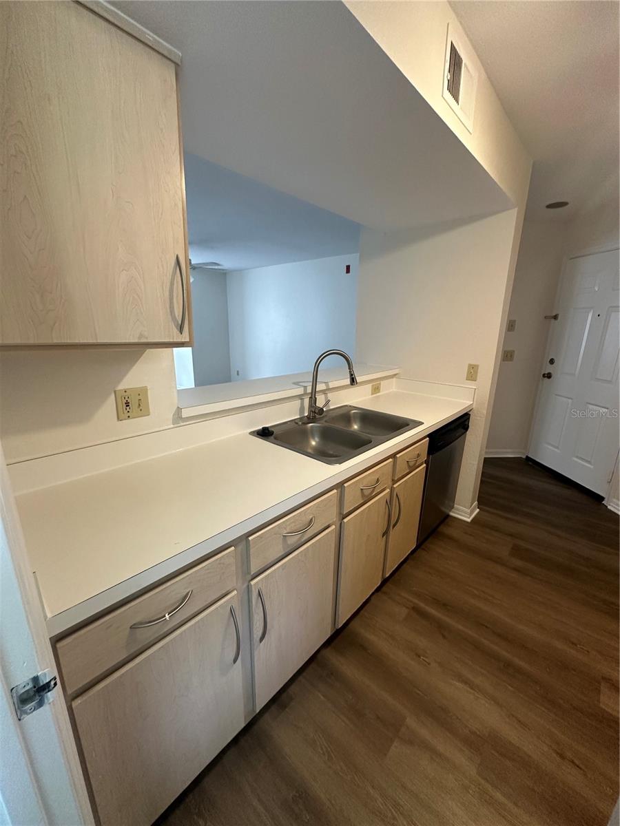 Image 3 of 15 For 7250 Westpointe Boulevard 1028