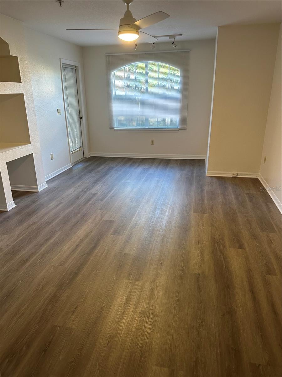 Image 6 of 15 For 7250 Westpointe Boulevard 1028