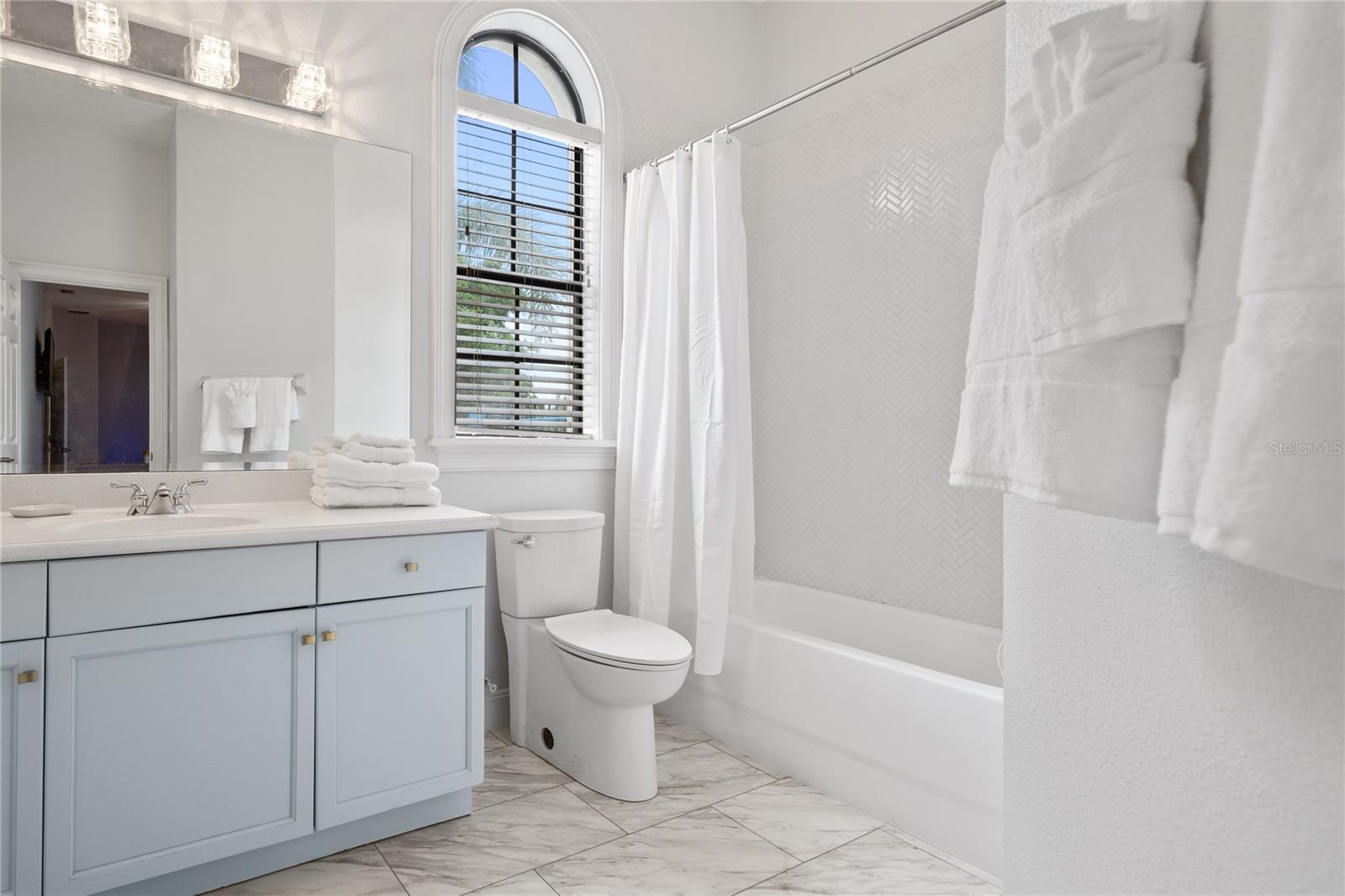 Image 40 of 100 For 7487 Gathering Drive