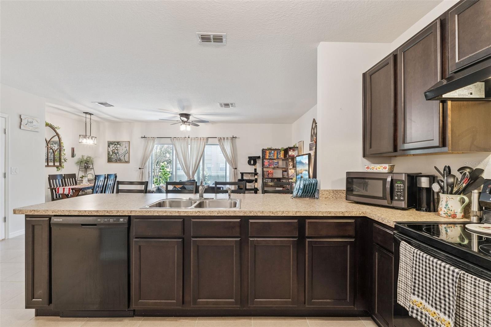 Image 14 of 40 For 427 Arbor Lakes Drive