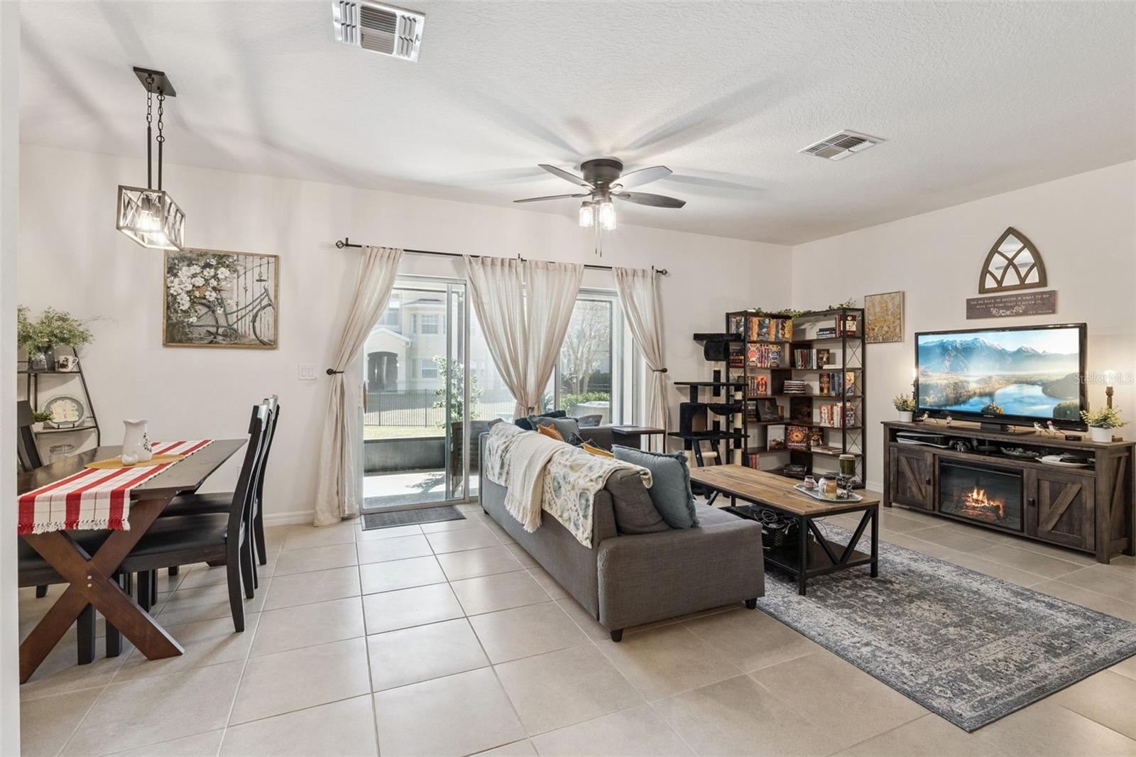 Image 9 of 40 For 427 Arbor Lakes Drive