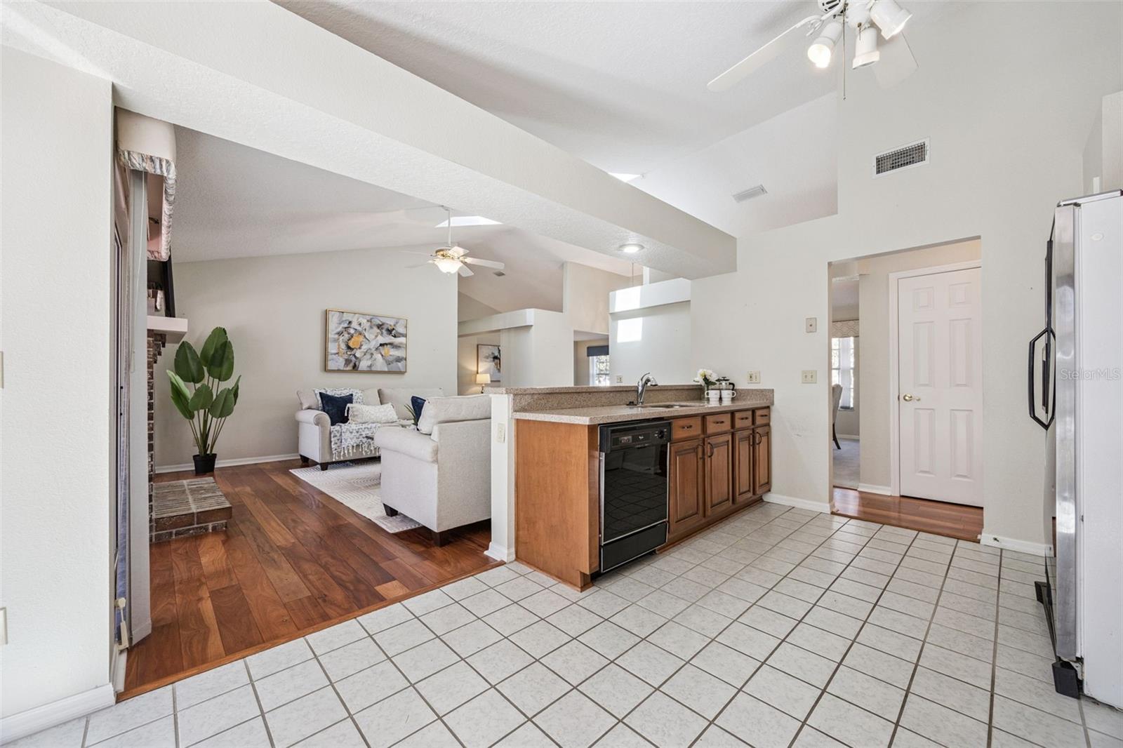 Image 11 of 43 For 108 Oak View Circle