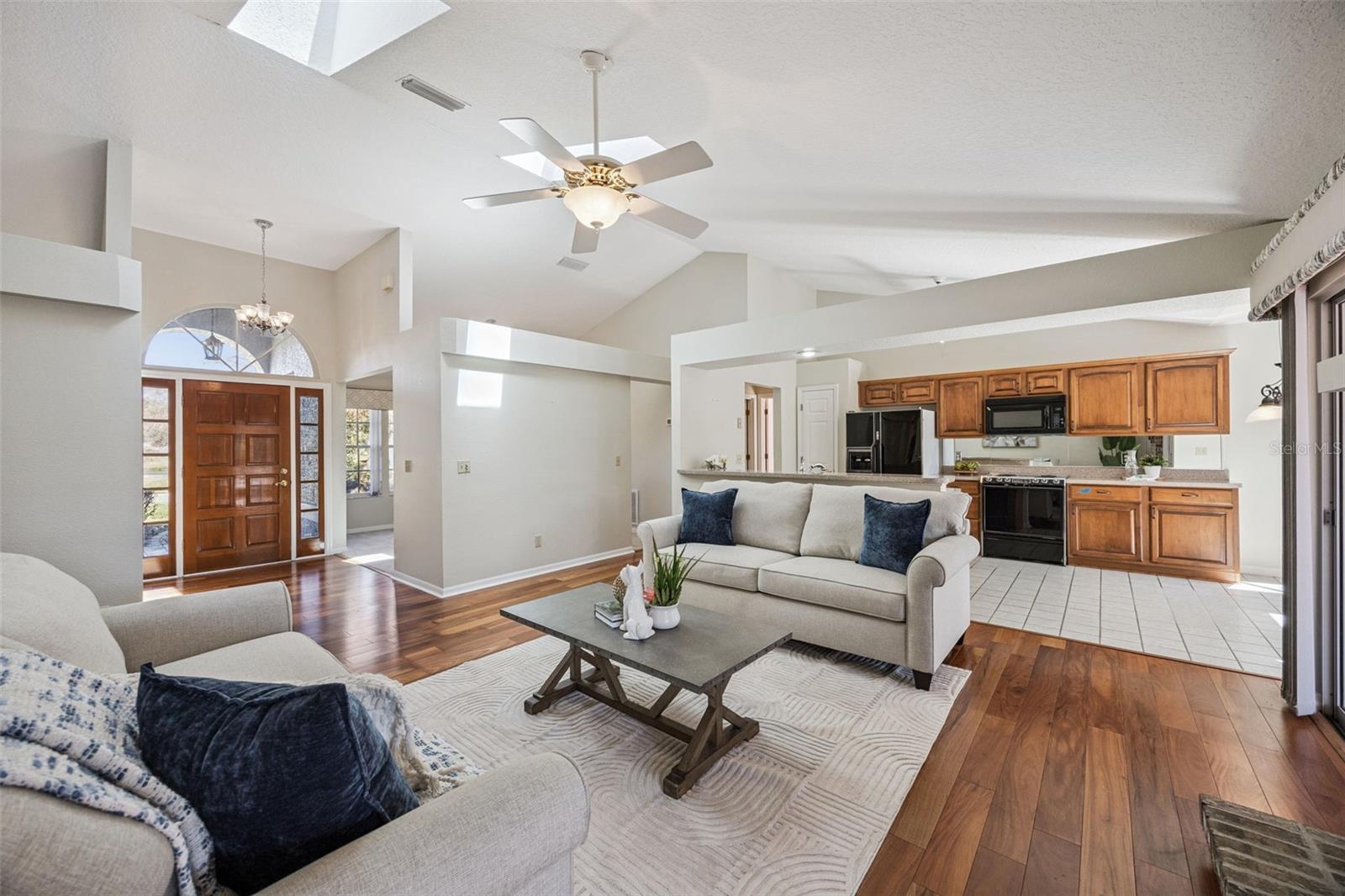 Image 17 of 43 For 108 Oak View Circle