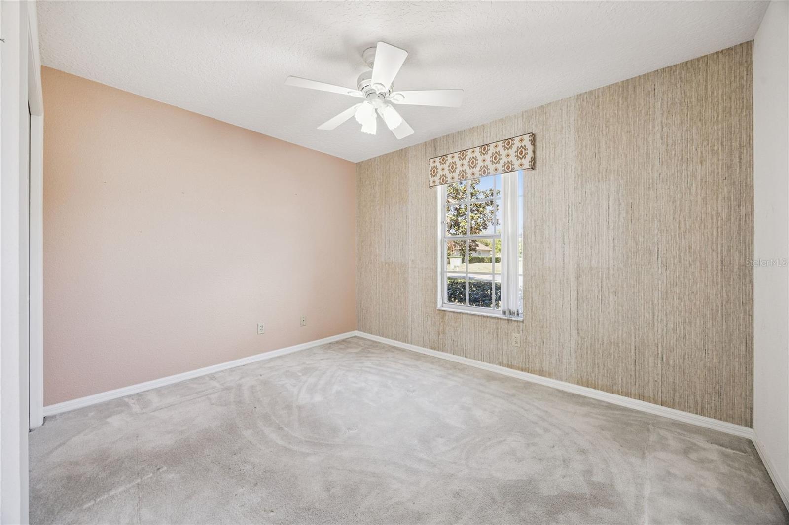 Image 27 of 43 For 108 Oak View Circle