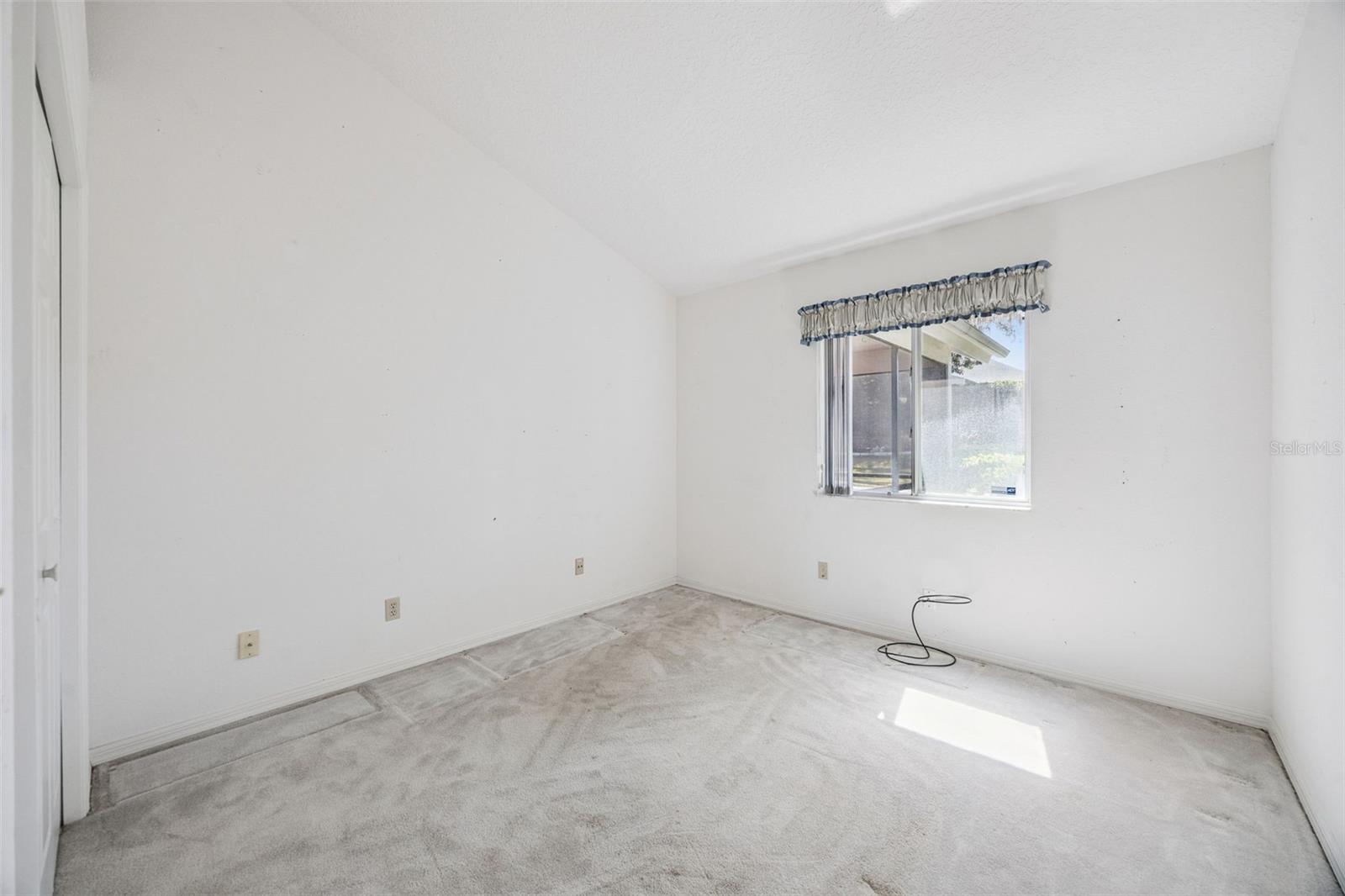 Image 29 of 43 For 108 Oak View Circle