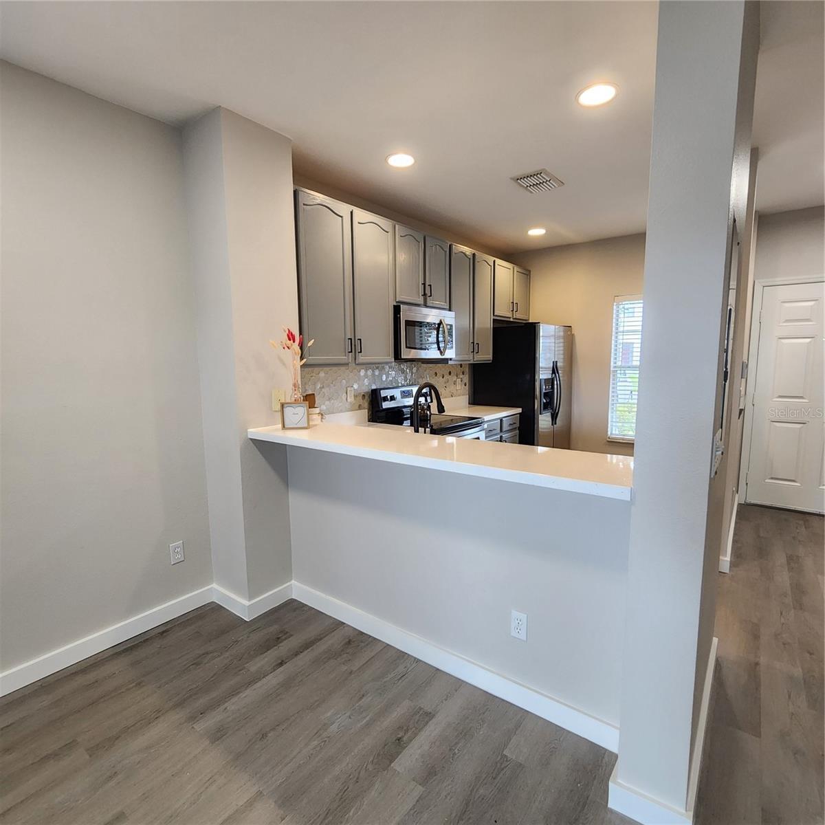 Image 10 of 27 For 10672 Savannah Wood Drive 101