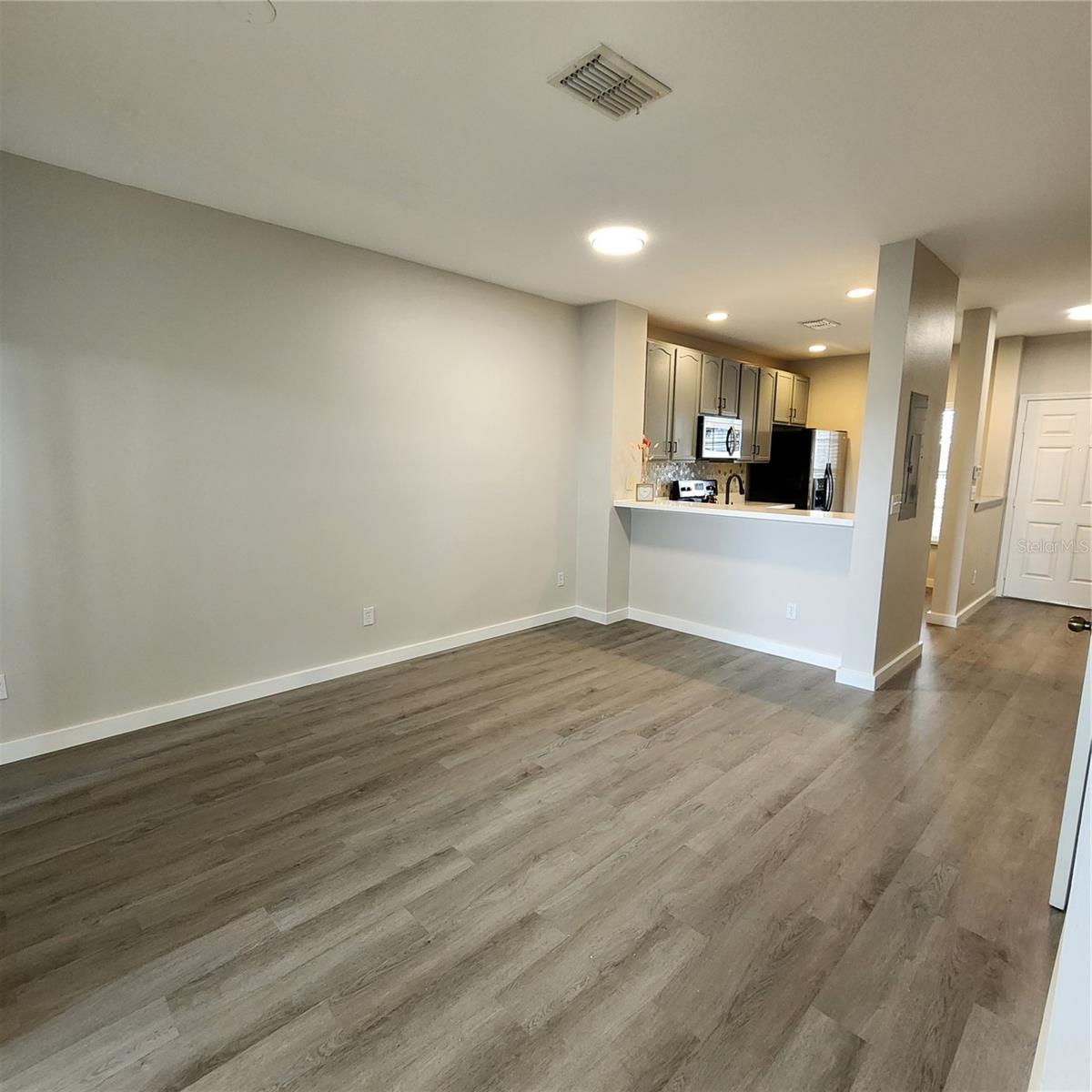 Image 12 of 27 For 10672 Savannah Wood Drive 101