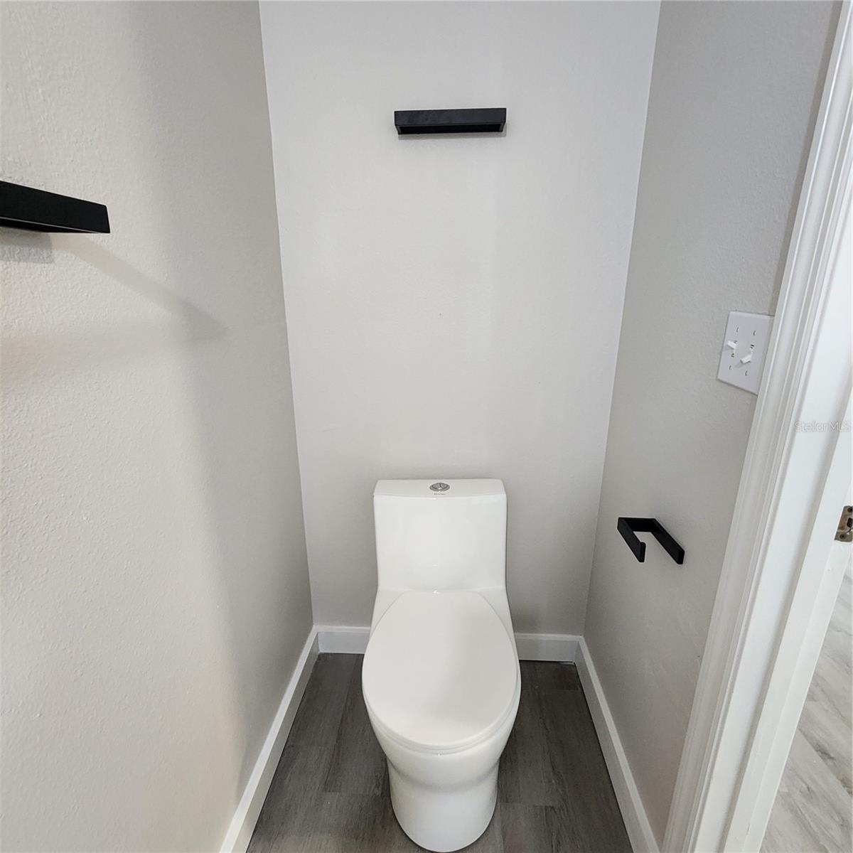 Image 14 of 27 For 10672 Savannah Wood Drive 101