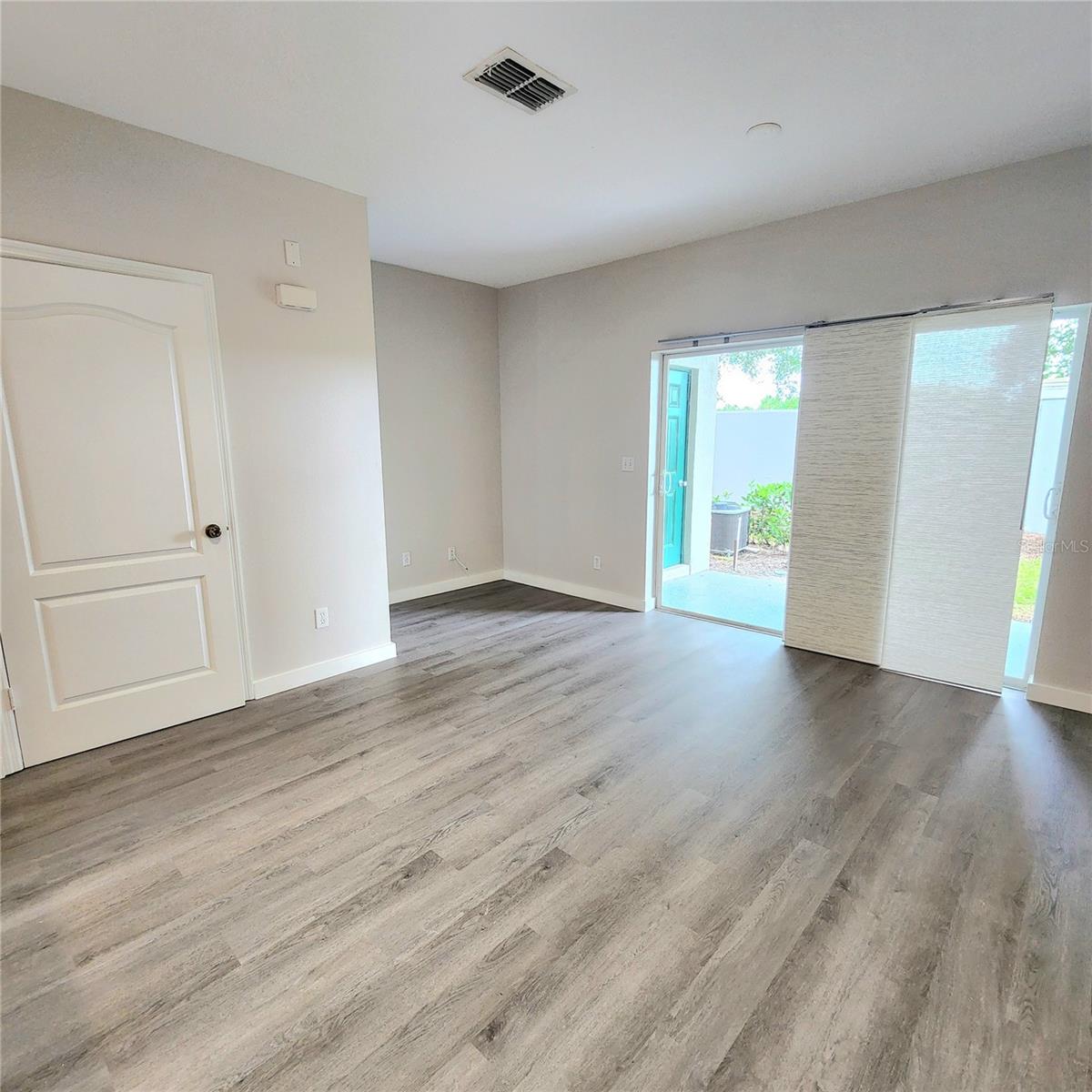 Image 15 of 27 For 10672 Savannah Wood Drive 101