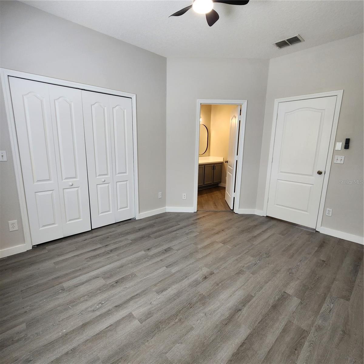 Image 17 of 27 For 10672 Savannah Wood Drive 101