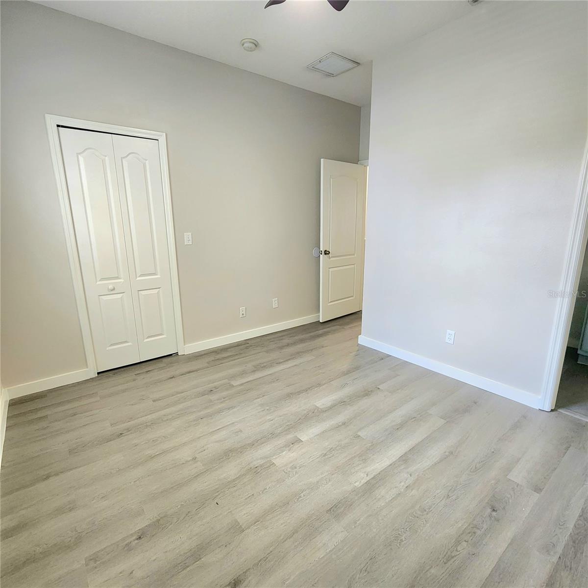 Image 23 of 27 For 10672 Savannah Wood Drive 101