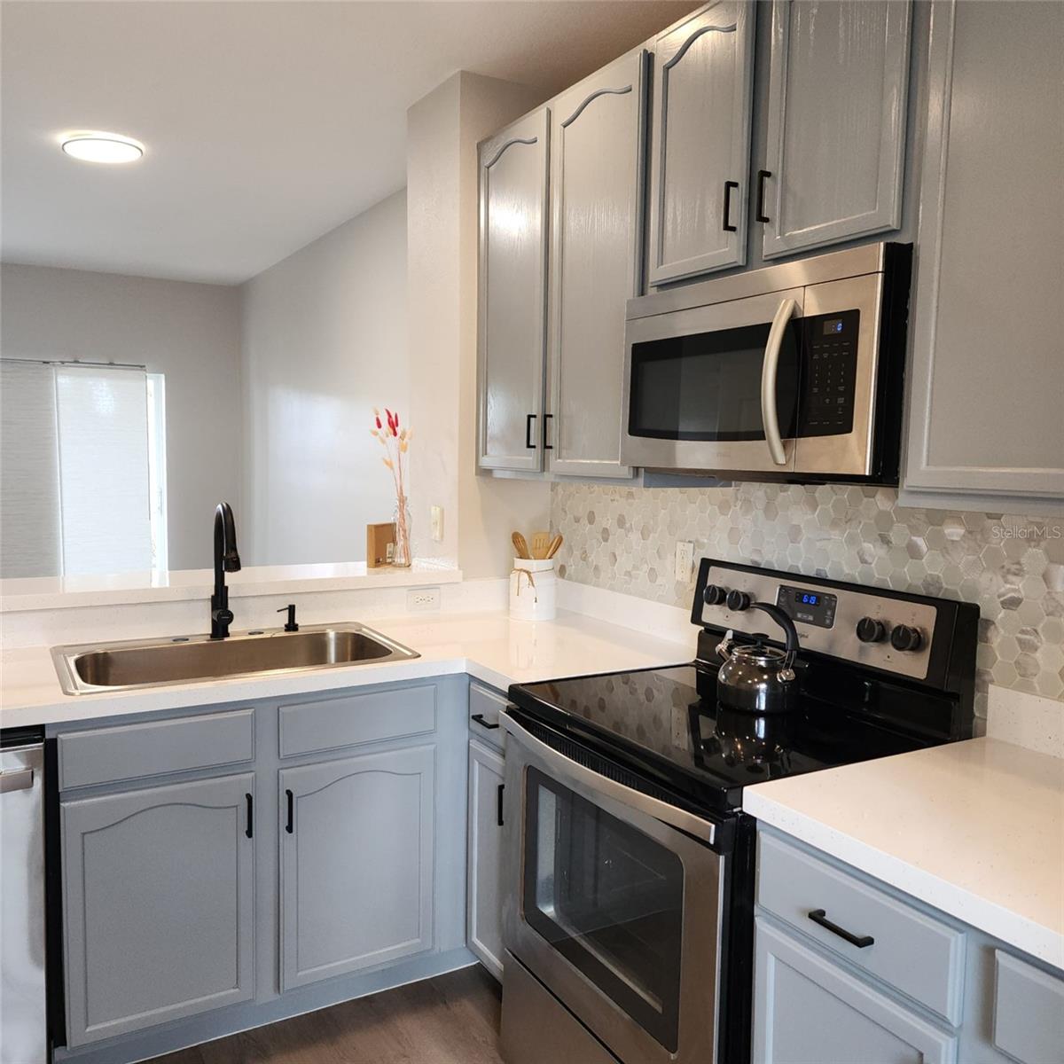 Image 3 of 27 For 10672 Savannah Wood Drive 101