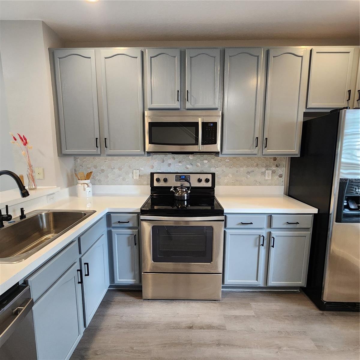 Image 5 of 27 For 10672 Savannah Wood Drive 101