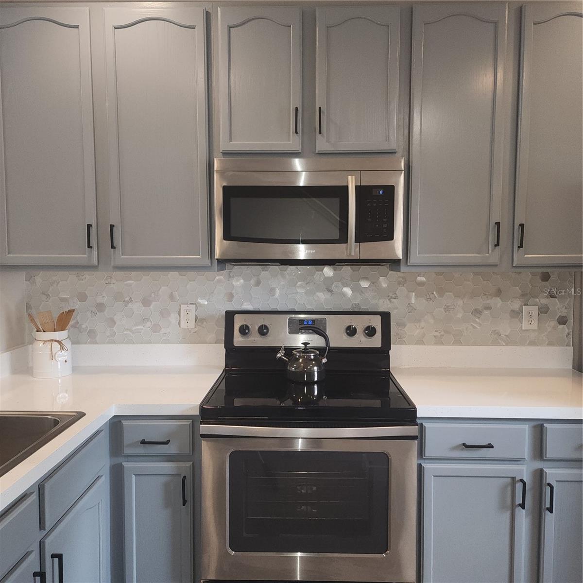 Image 7 of 27 For 10672 Savannah Wood Drive 101