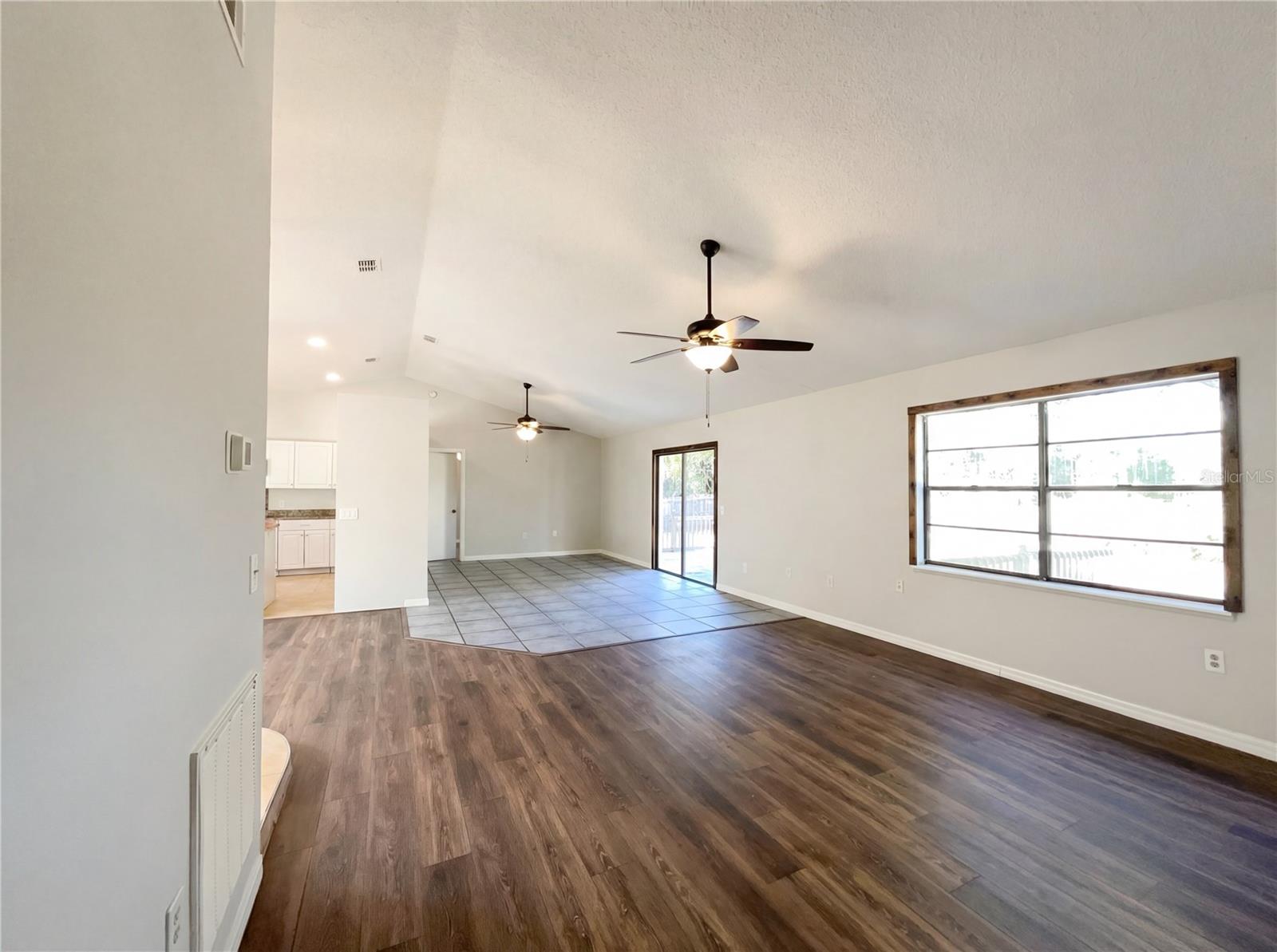 Image 16 of 21 For 2041 Spencer Street