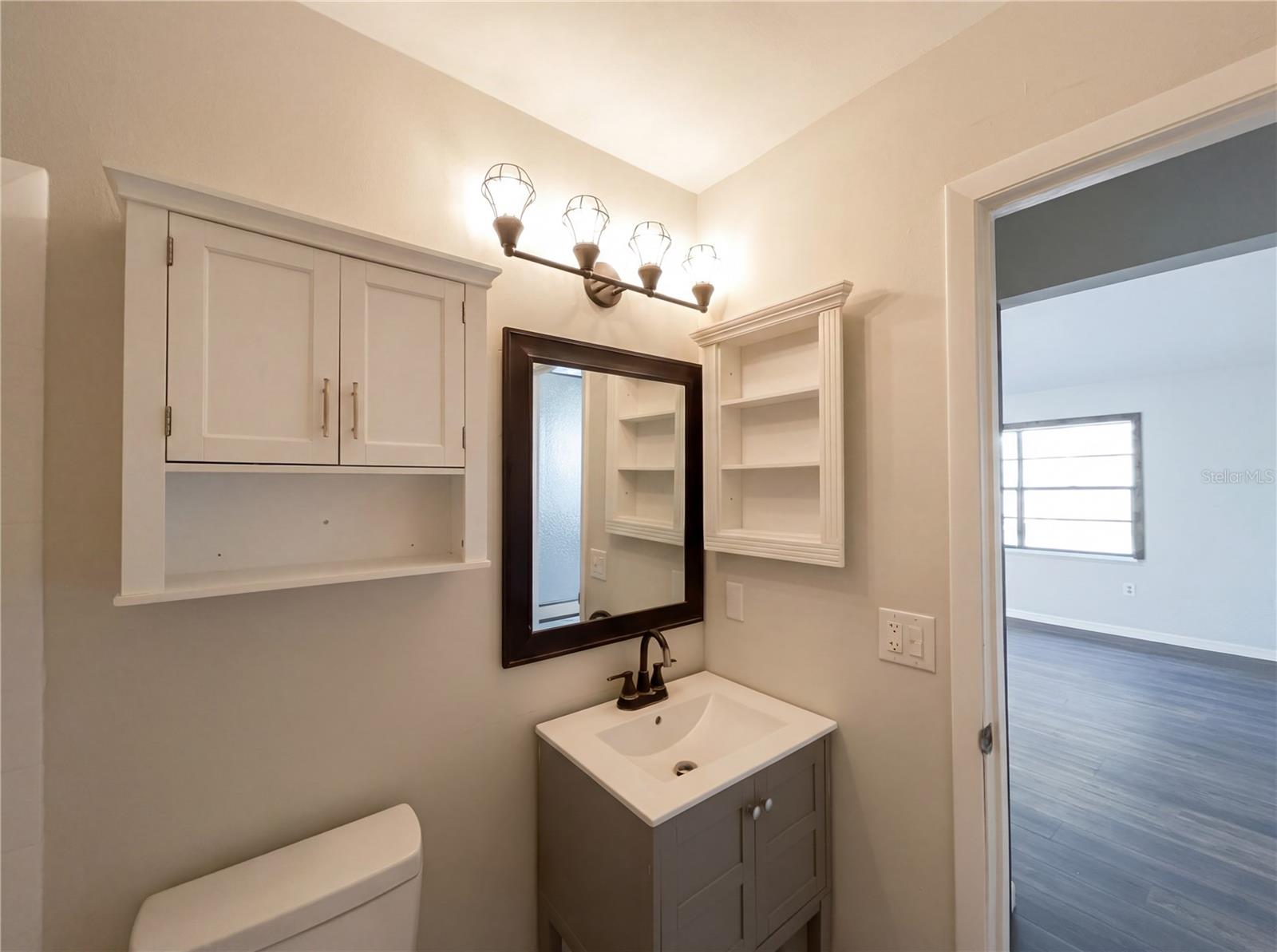 Image 18 of 21 For 2041 Spencer Street