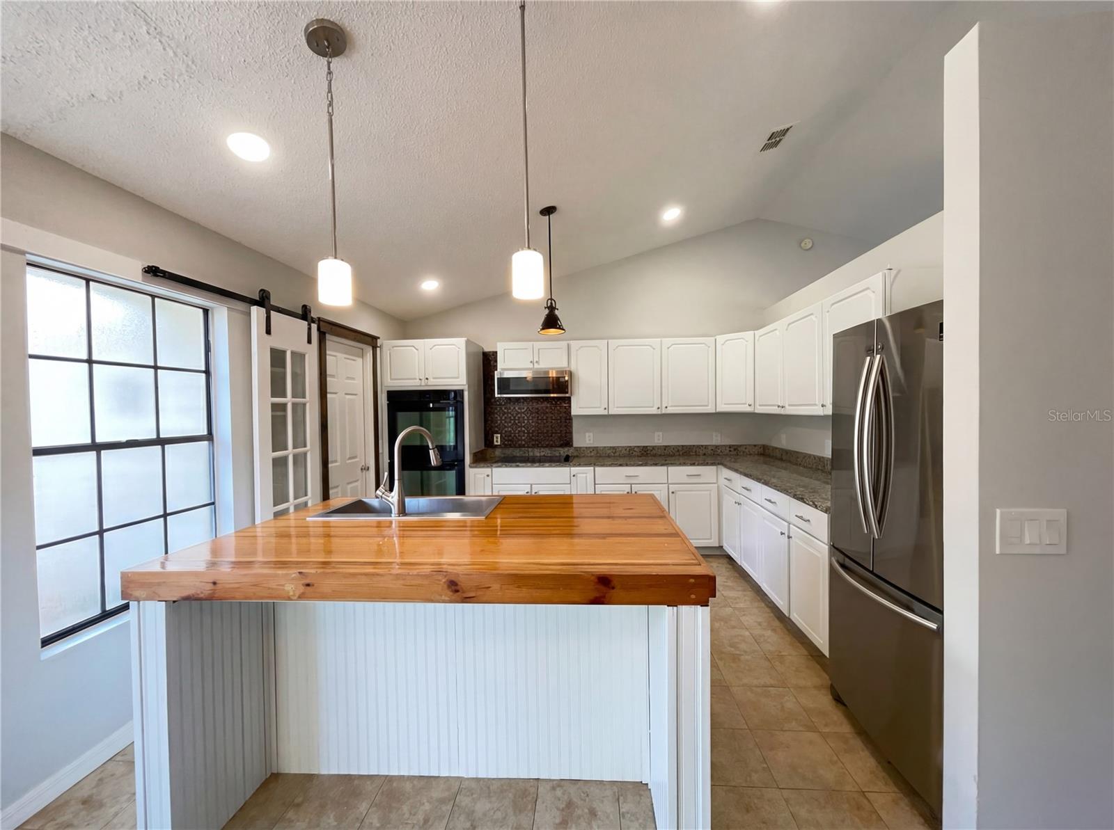 Image 2 of 21 For 2041 Spencer Street