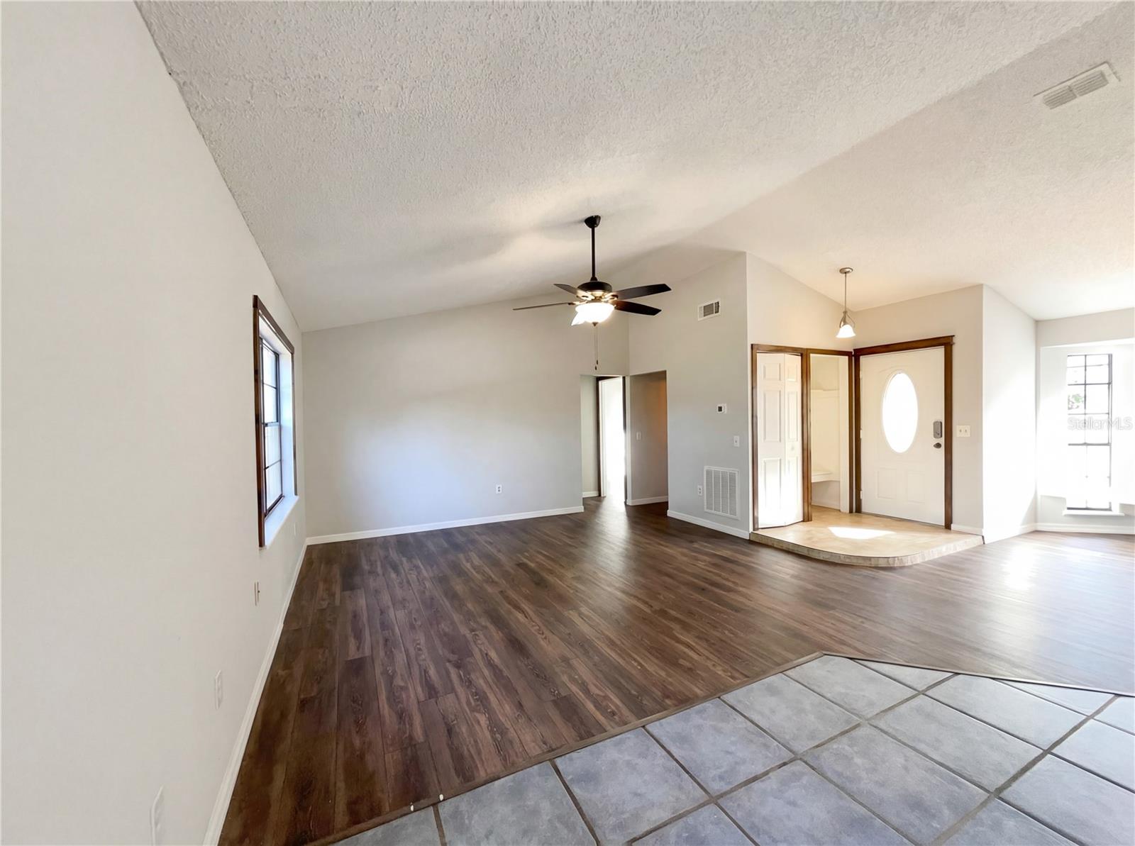 Image 3 of 21 For 2041 Spencer Street