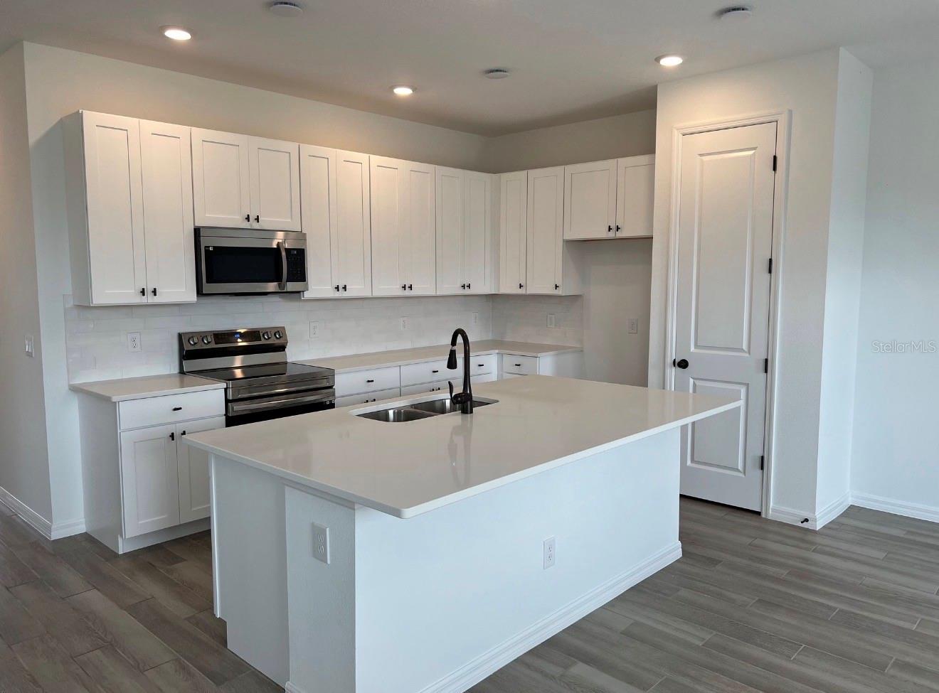 Image 5 of 17 For 815 Longboat Drive