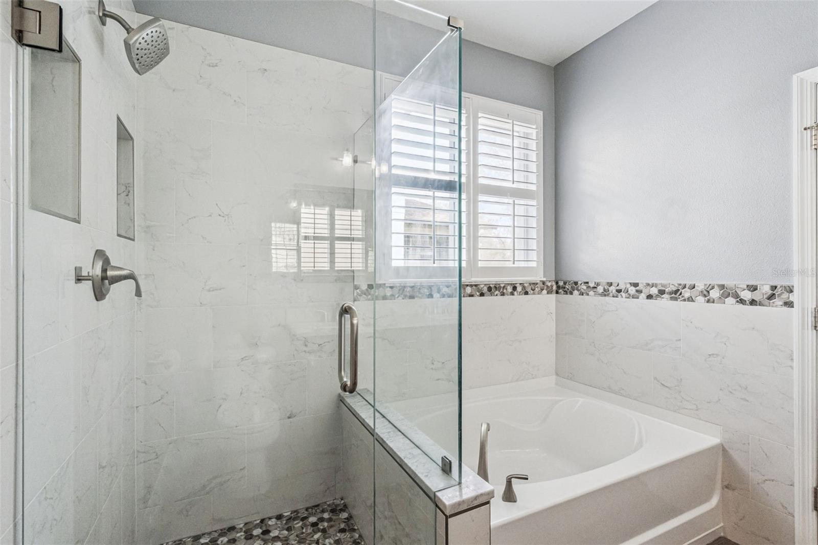 Image 11 of 32 For 10263 Malpas Point