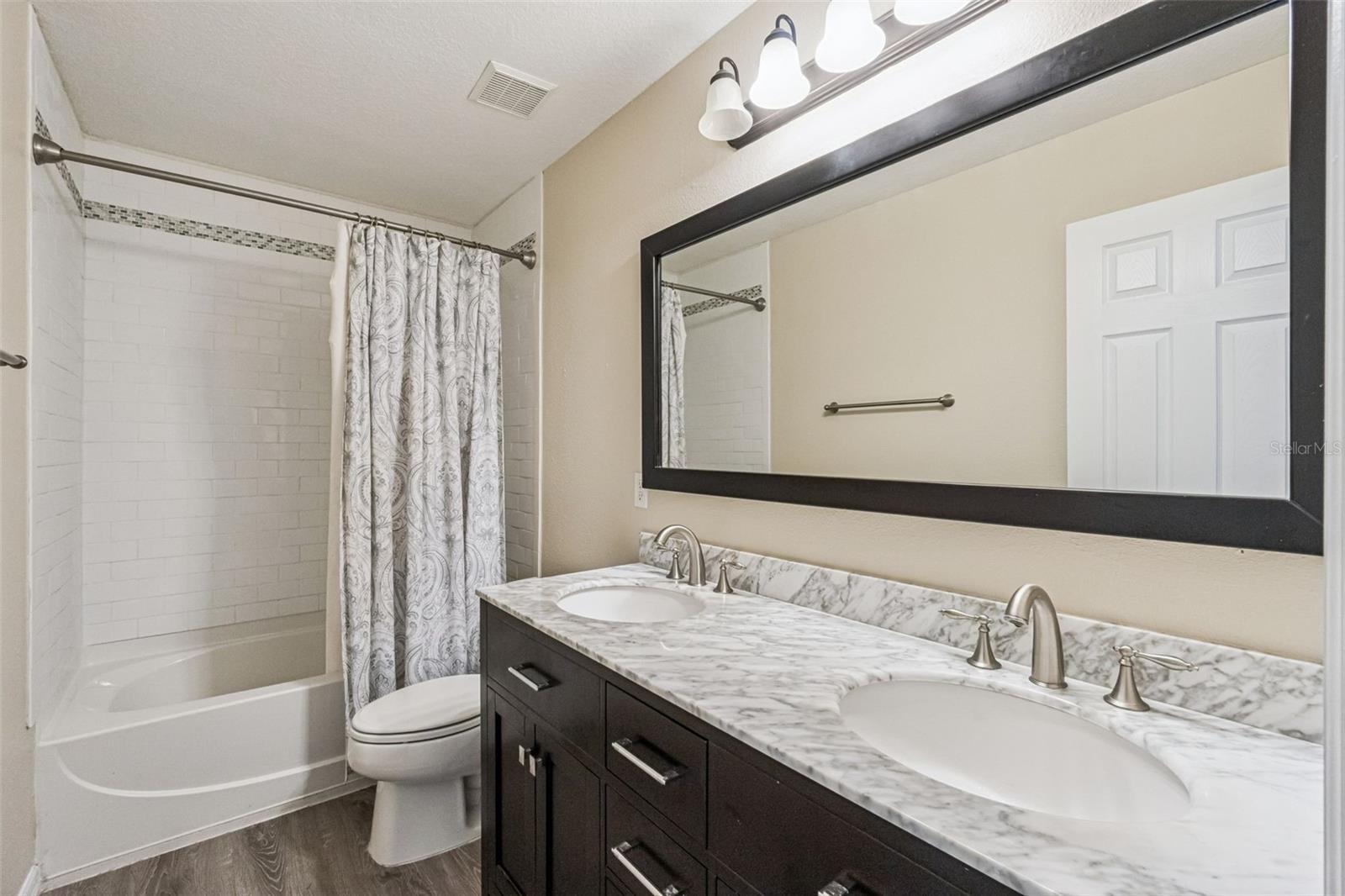 Image 23 of 32 For 10263 Malpas Point