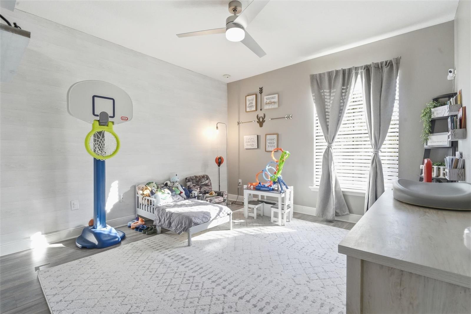 Image 33 of 59 For 119 Elissar Drive