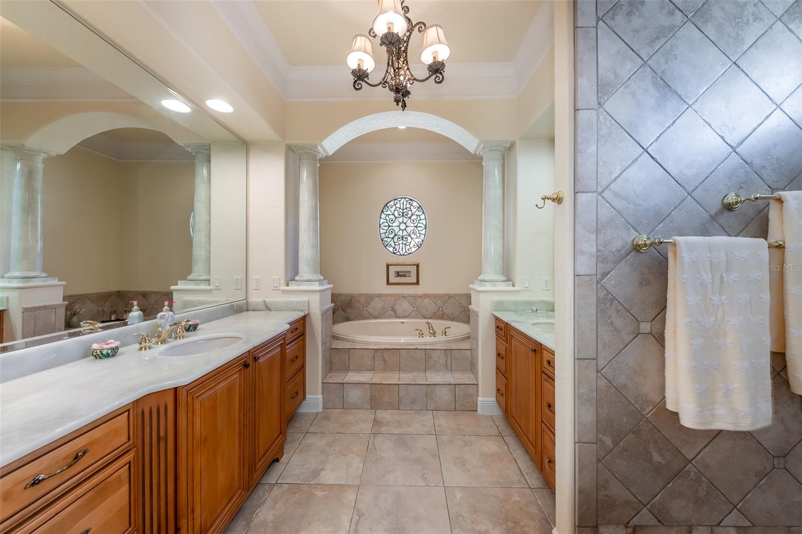 Listing photo id 17 for 5436 Maple Ridge Court