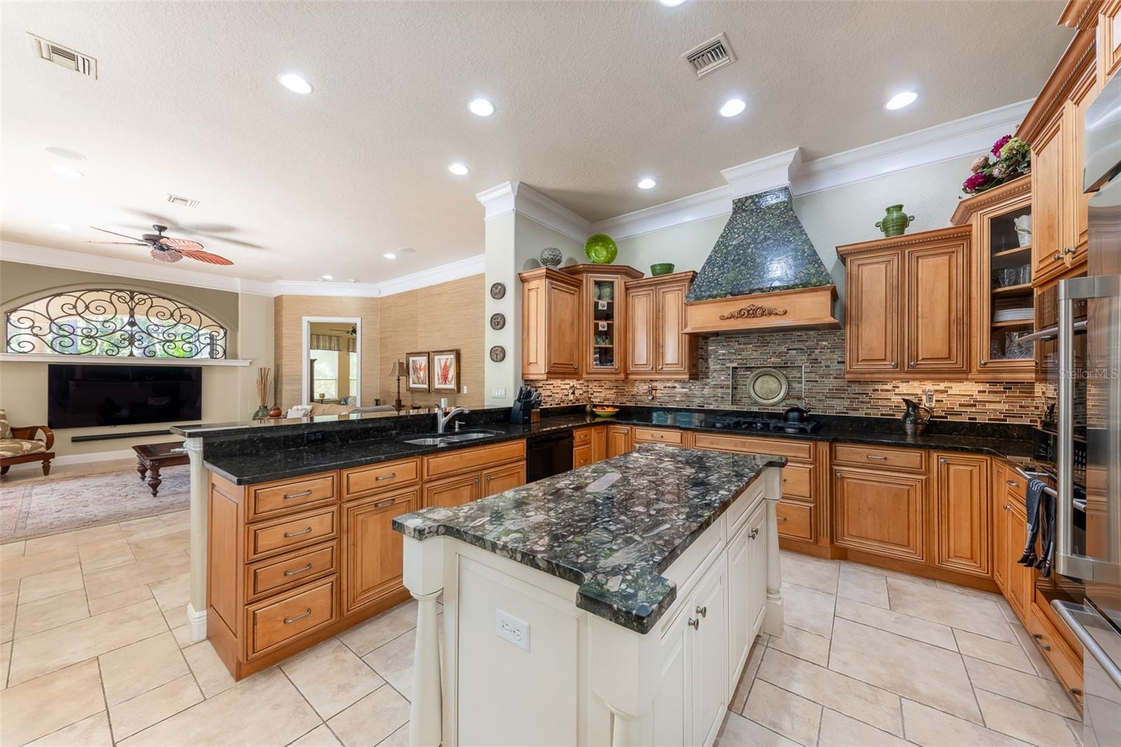 Listing photo id 18 for 5436 Maple Ridge Court