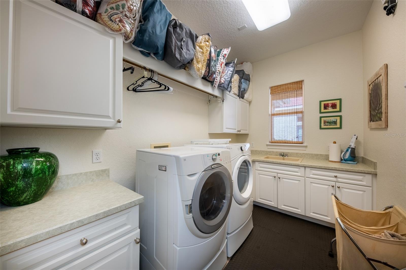 Listing photo id 31 for 5436 Maple Ridge Court