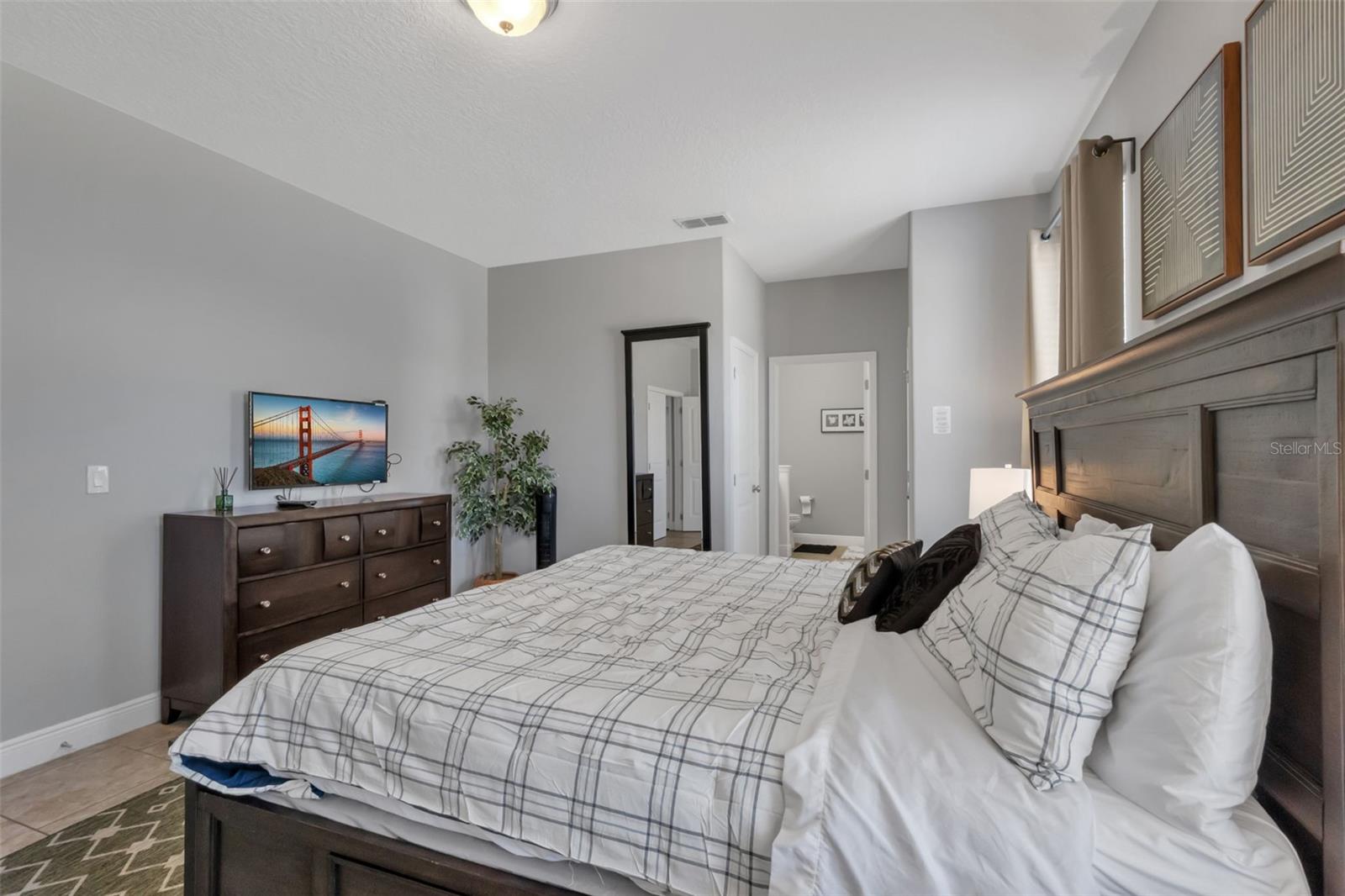 Image 14 of 45 For 4127 Oaktree Drive