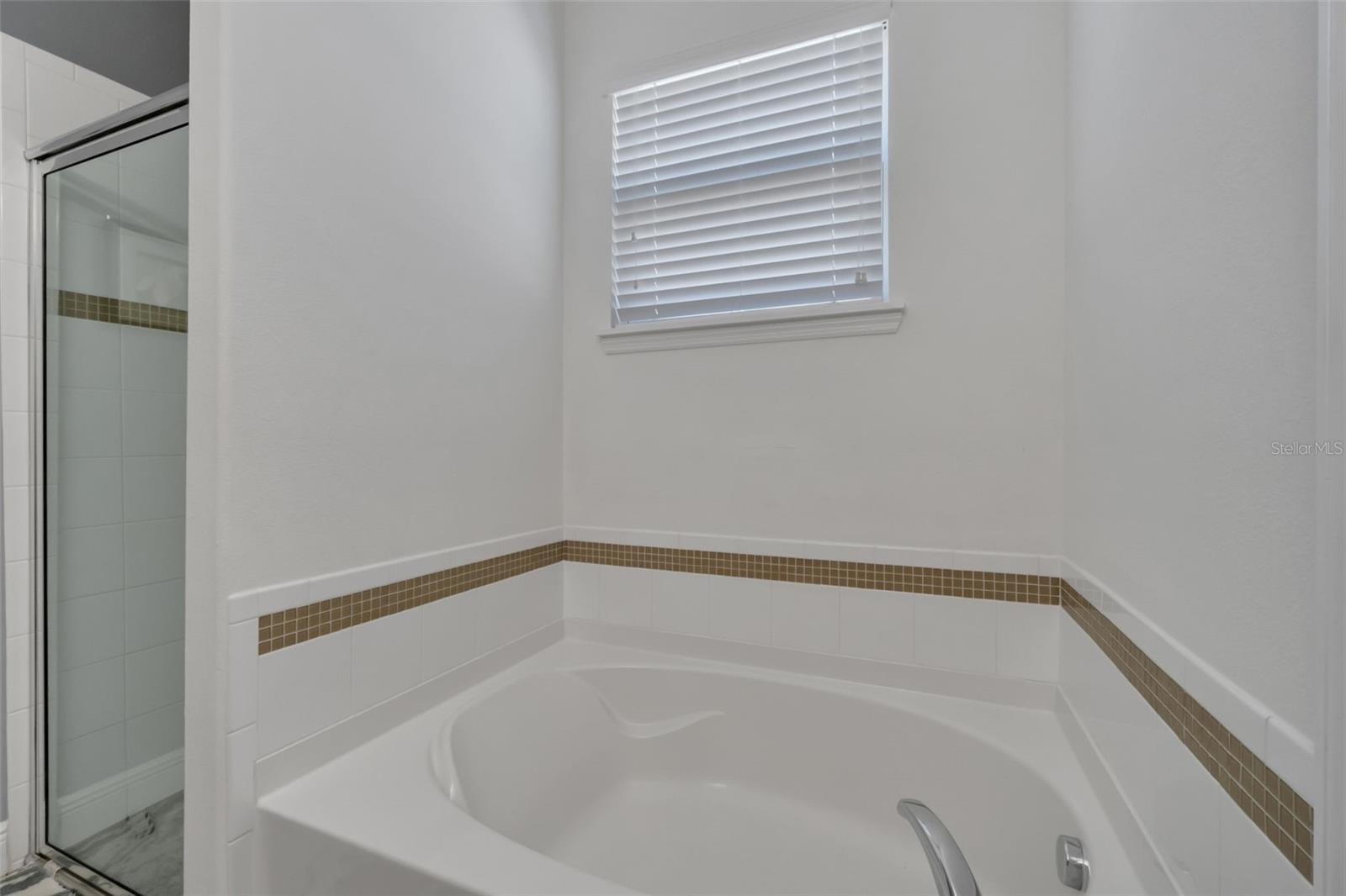 Image 16 of 45 For 4127 Oaktree Drive