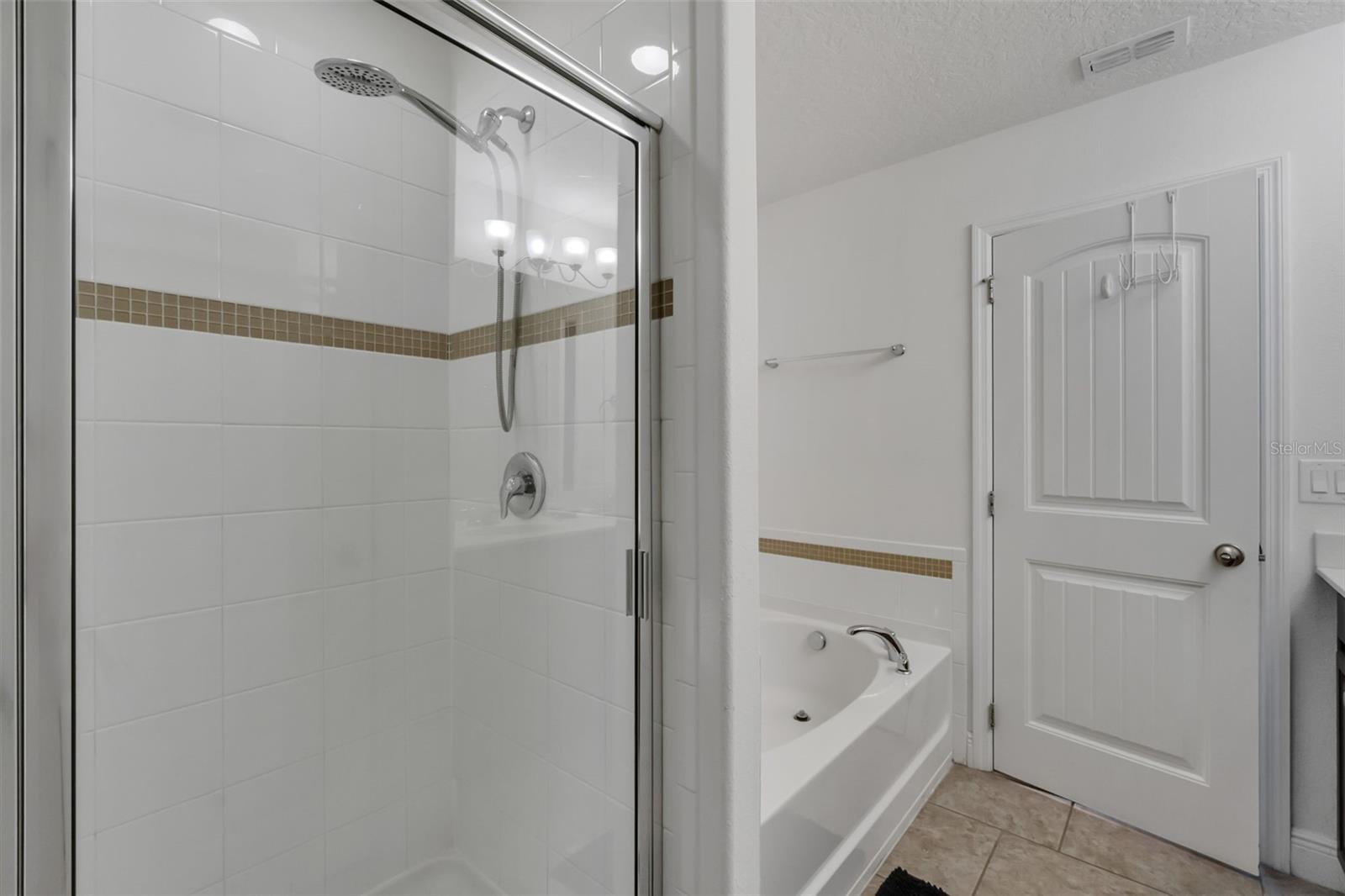 Image 17 of 45 For 4127 Oaktree Drive