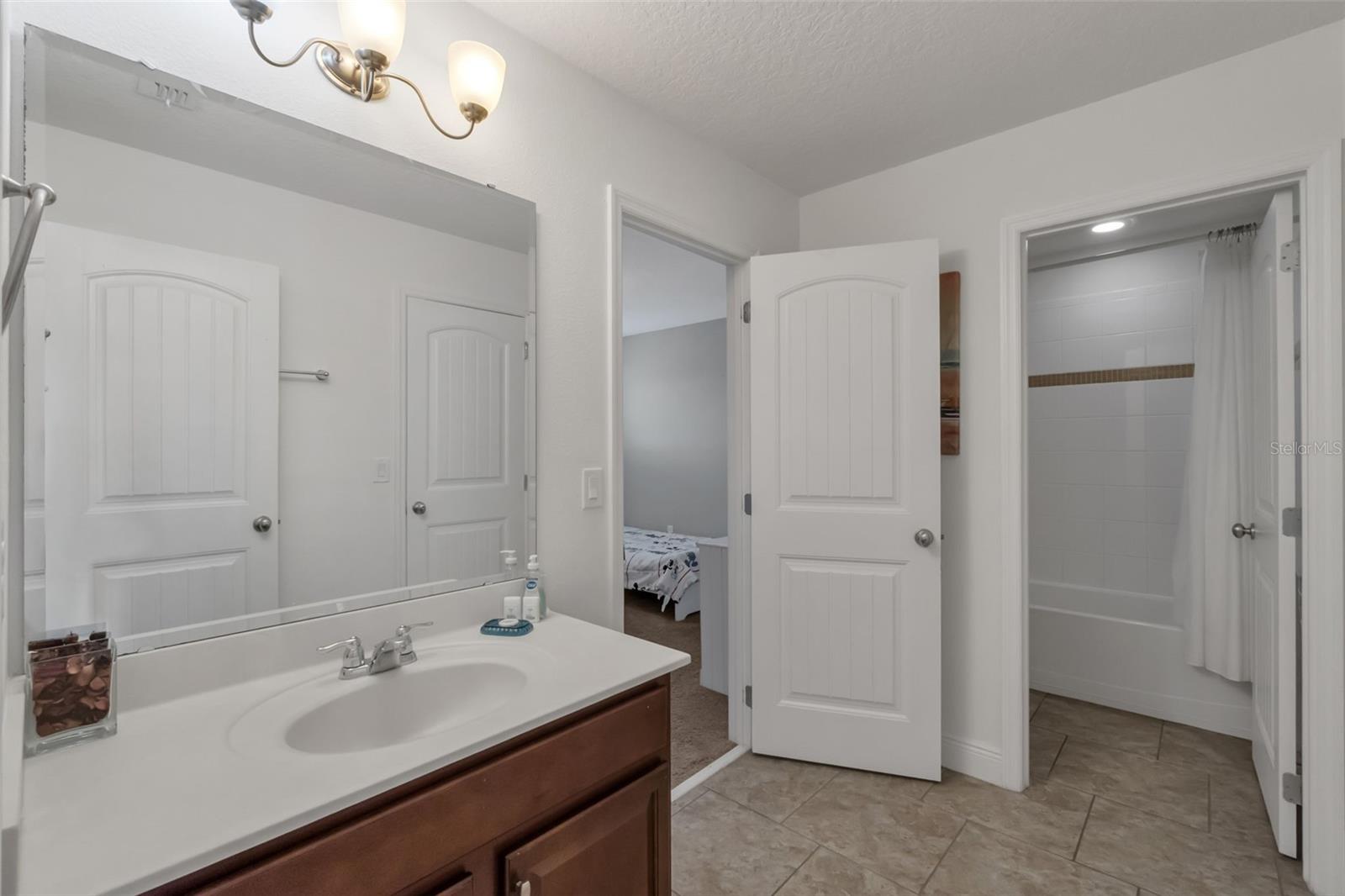 Image 21 of 45 For 4127 Oaktree Drive