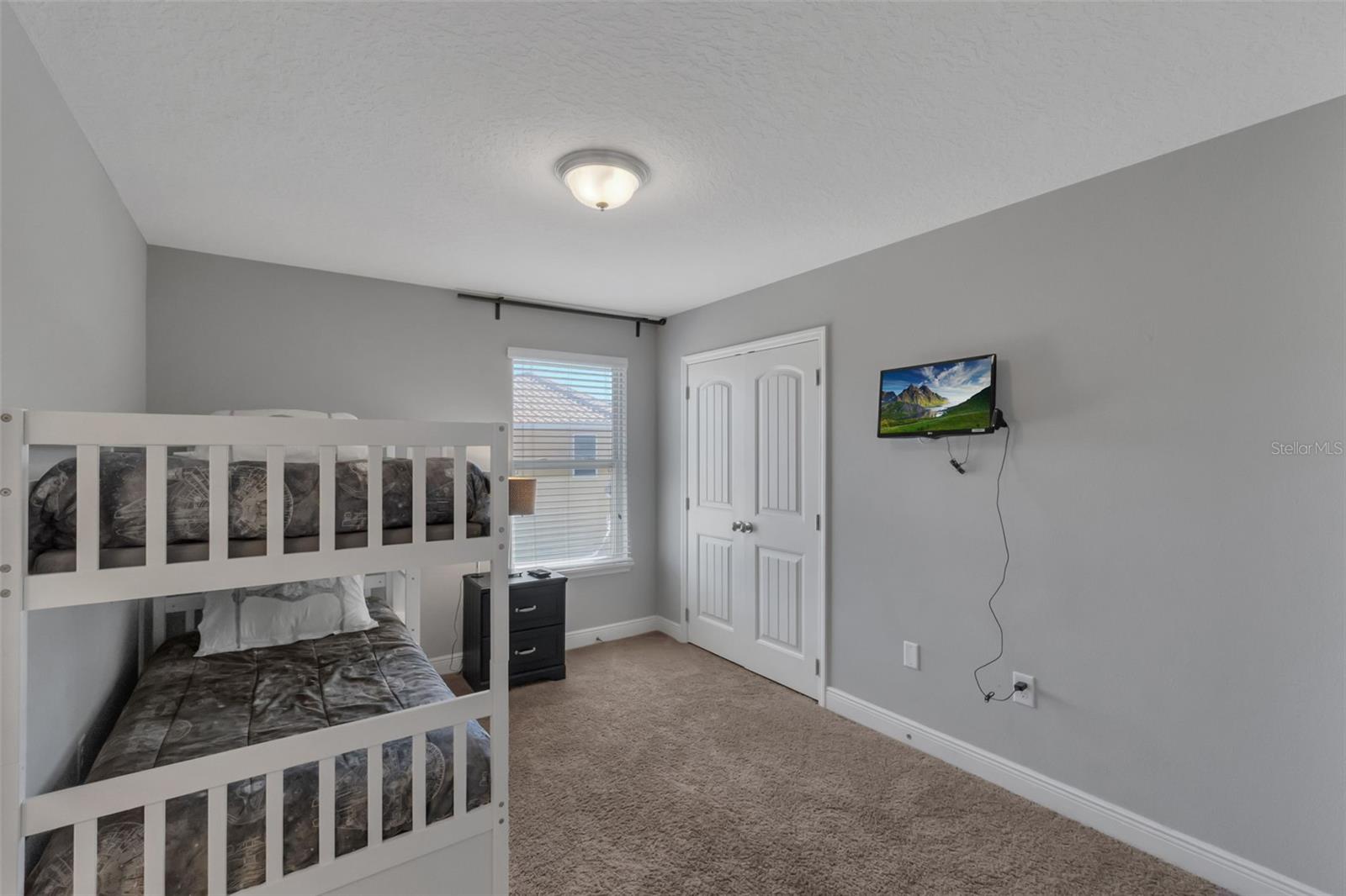 Image 26 of 45 For 4127 Oaktree Drive