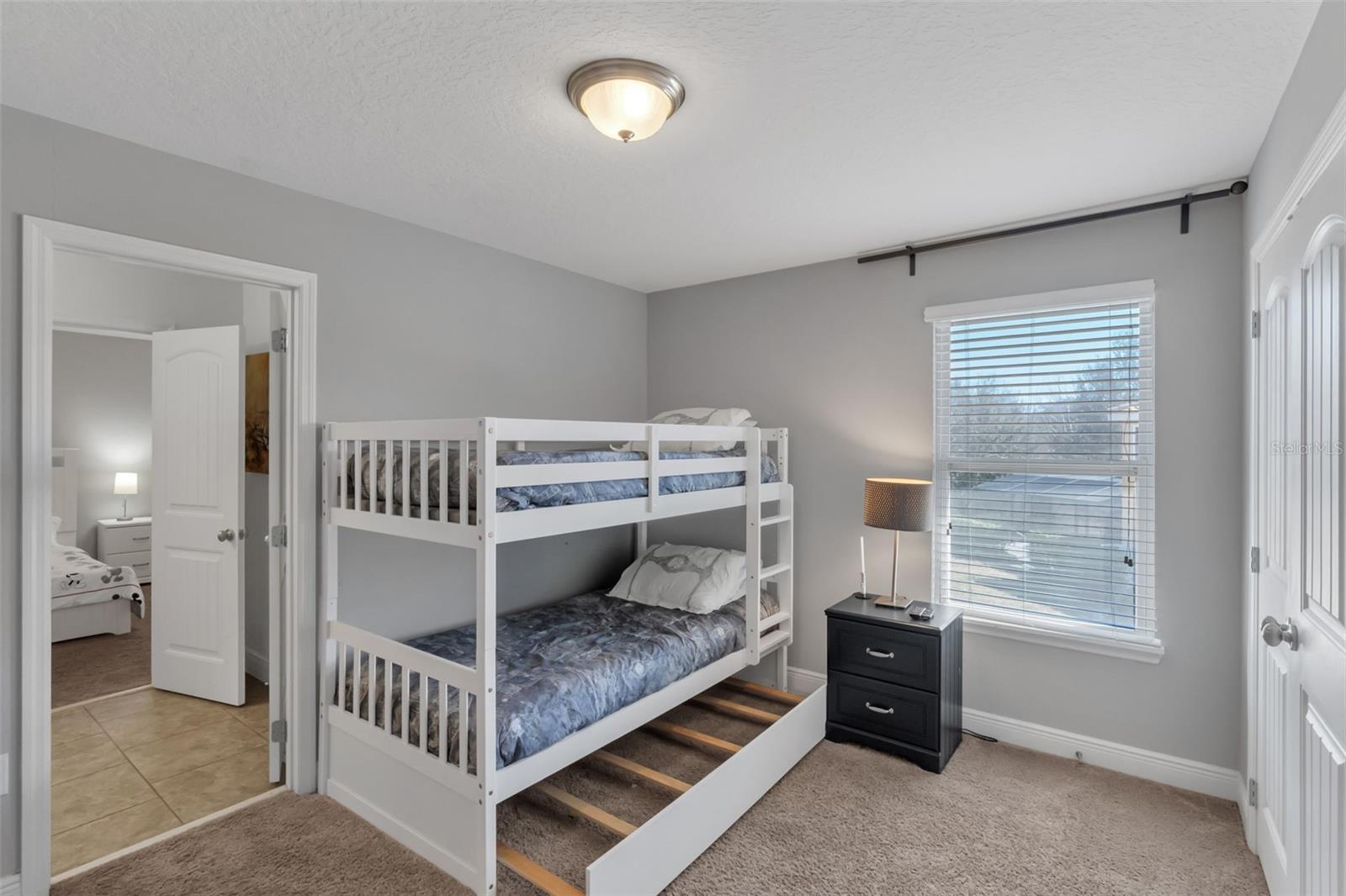 Image 27 of 45 For 4127 Oaktree Drive