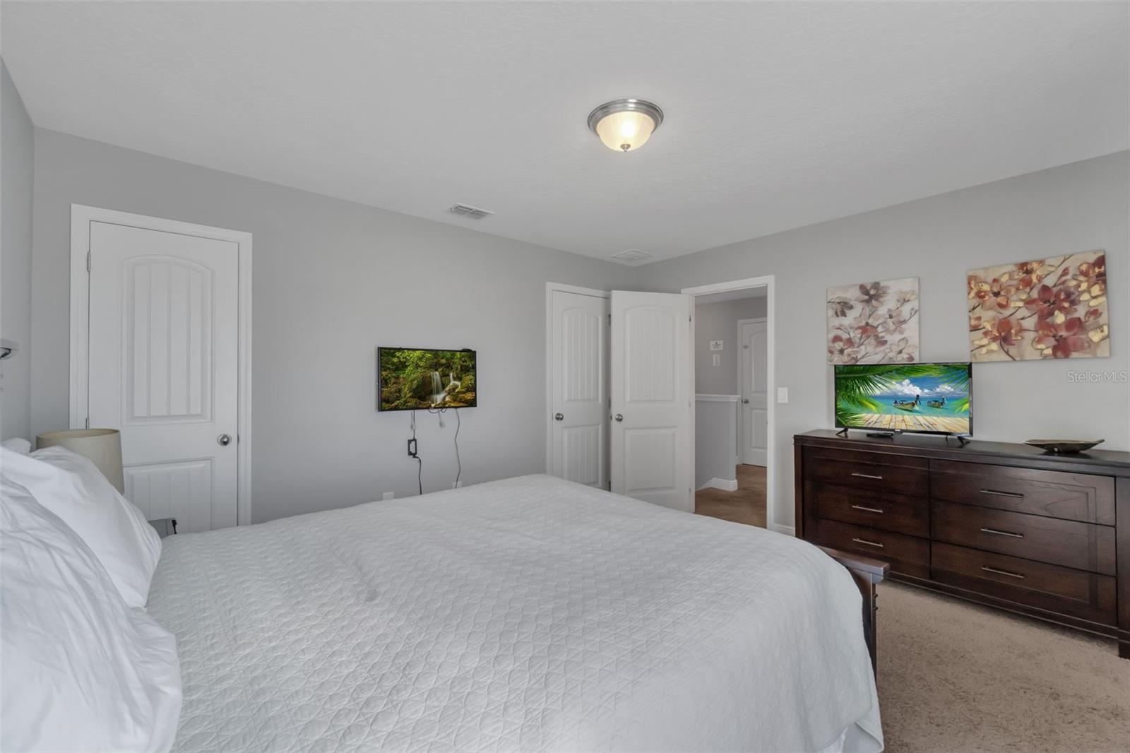 Image 32 of 45 For 4127 Oaktree Drive