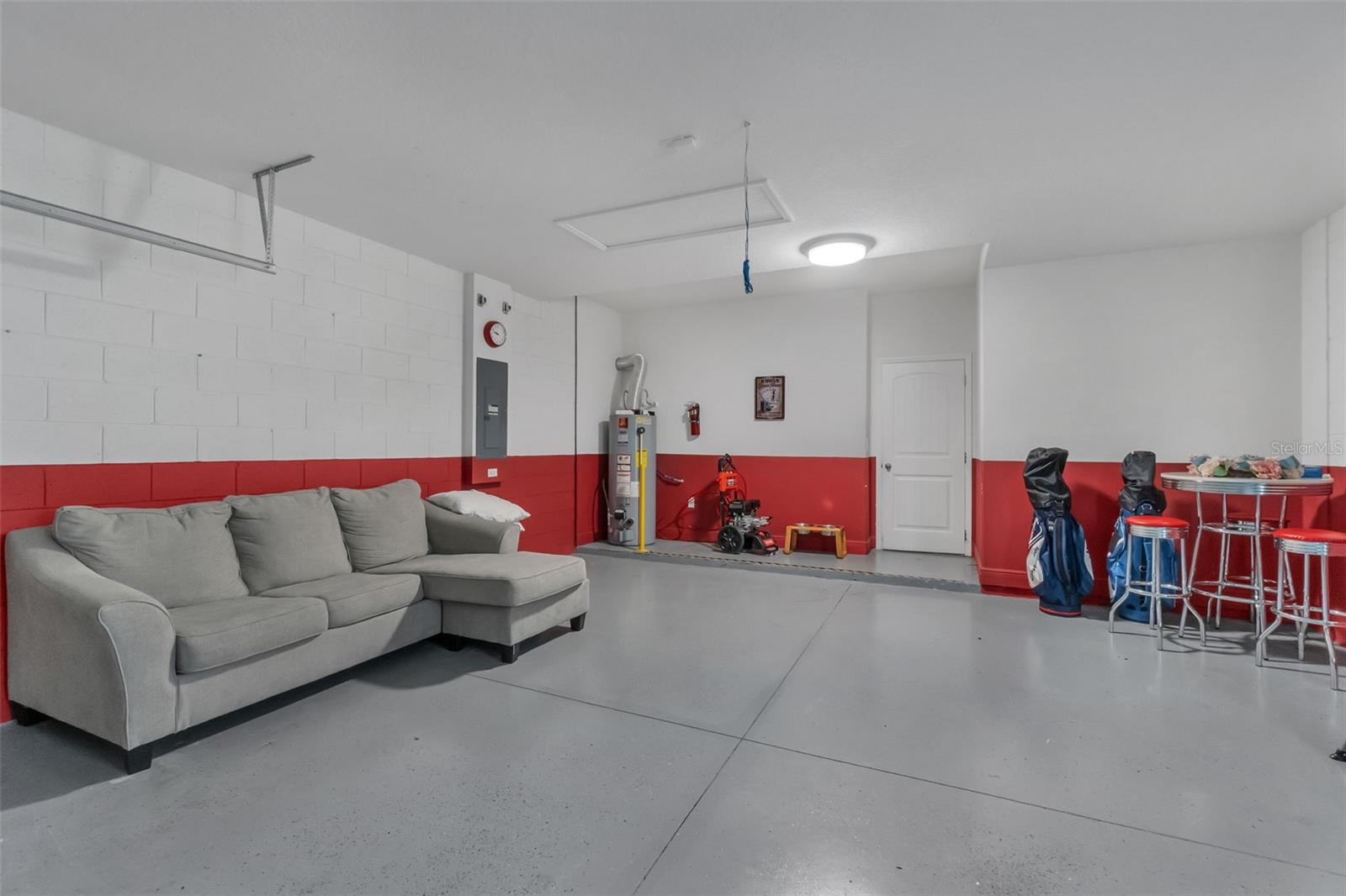 Image 38 of 45 For 4127 Oaktree Drive