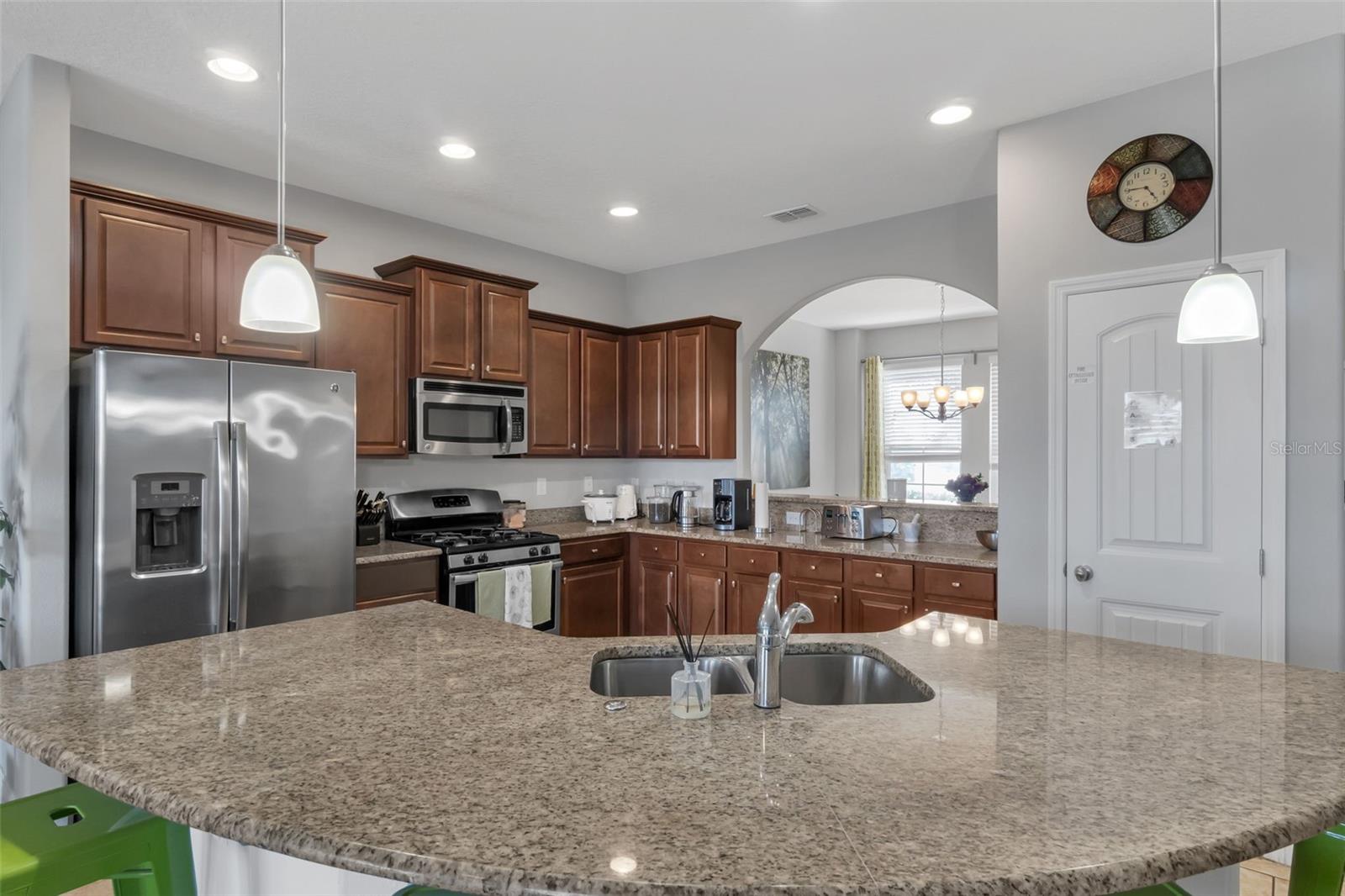 Image 9 of 45 For 4127 Oaktree Drive