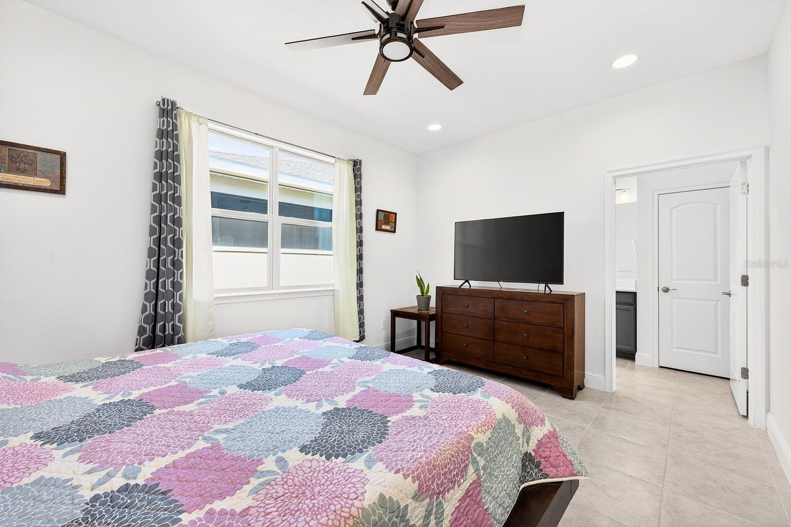 Image 16 of 49 For 7651 Five Oaks Drive