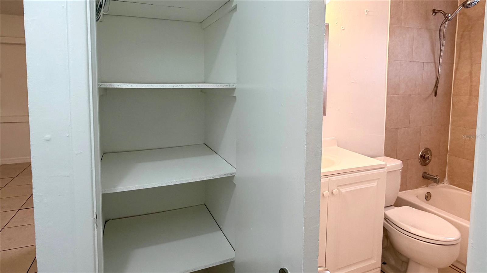 Image 18 of 28 For 1905 Park Manor Drive