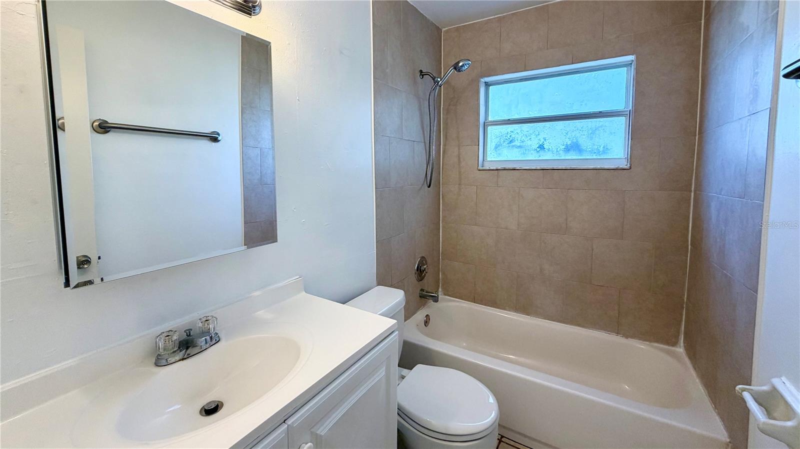 Image 19 of 28 For 1905 Park Manor Drive