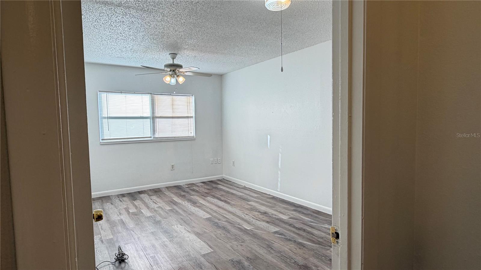 Image 20 of 28 For 1905 Park Manor Drive