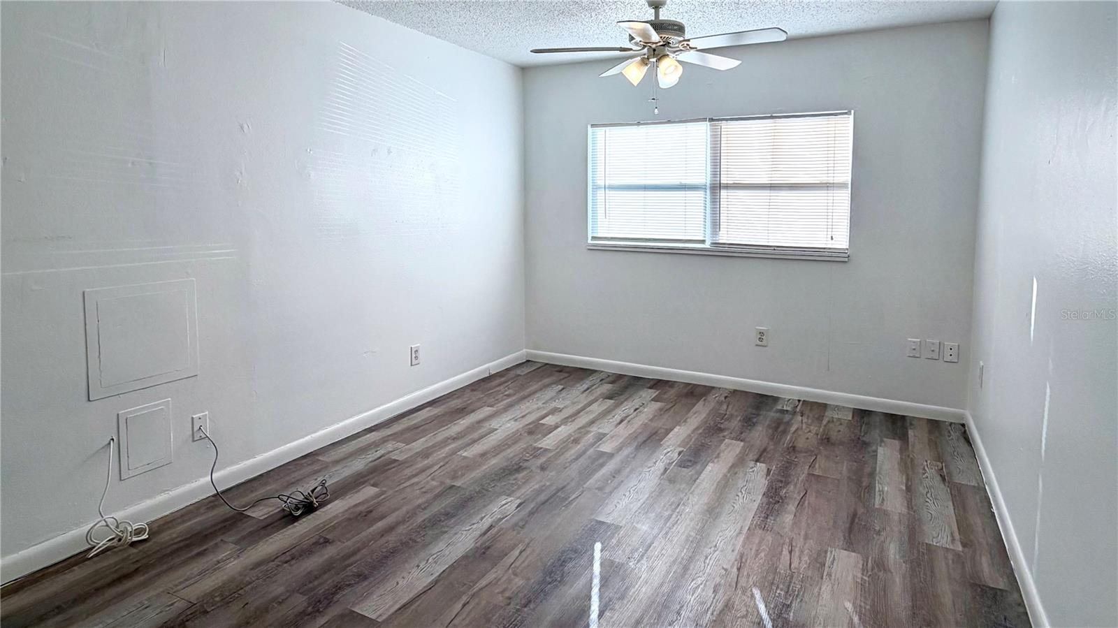 Image 21 of 28 For 1905 Park Manor Drive