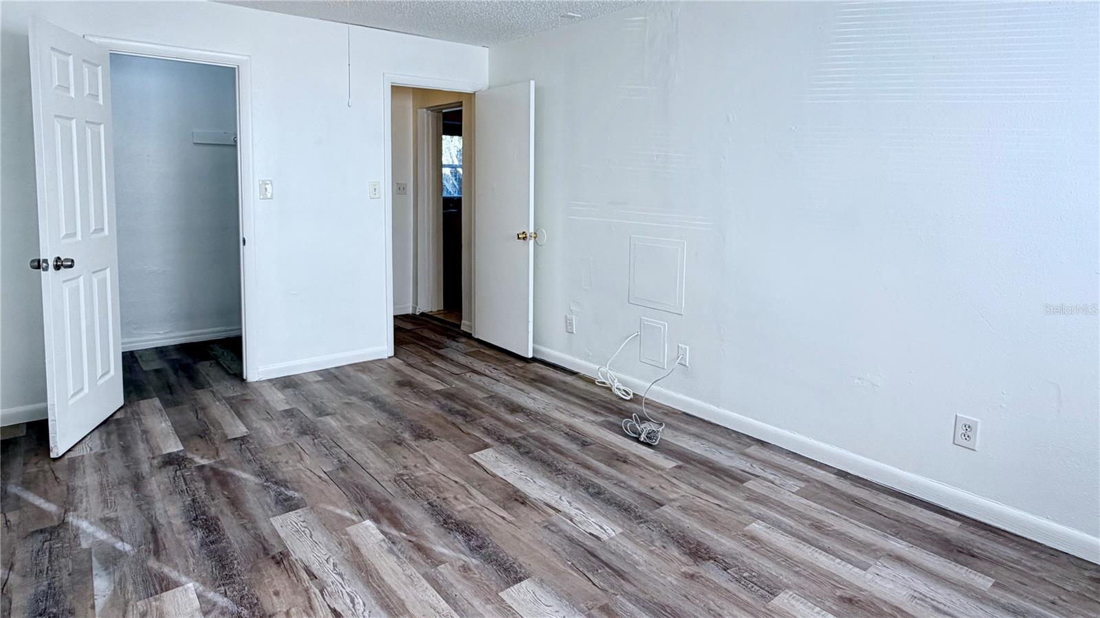 Image 22 of 28 For 1905 Park Manor Drive