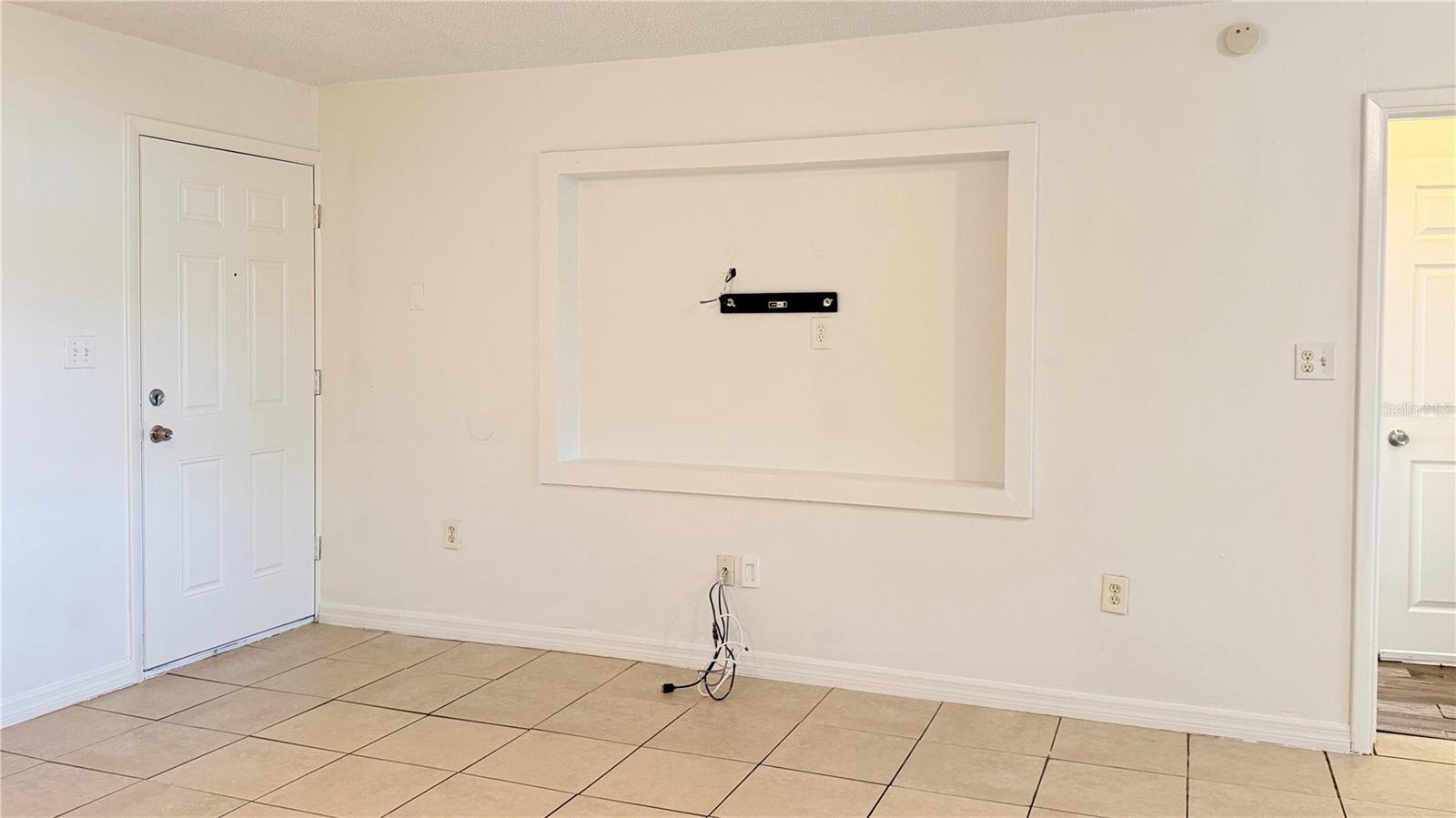 Image 5 of 28 For 1905 Park Manor Drive