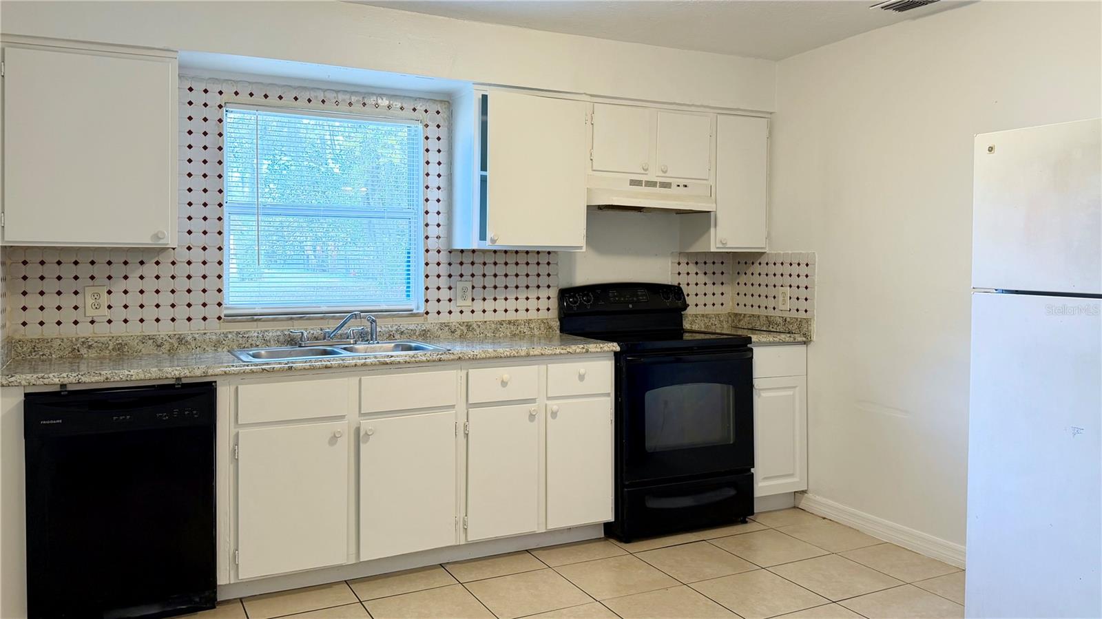 Image 7 of 28 For 1905 Park Manor Drive